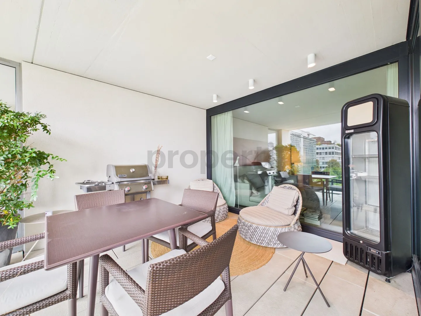 Modern and Sunny Apartment Experience in Zurich Fully Furnished - Photo 10 of 12