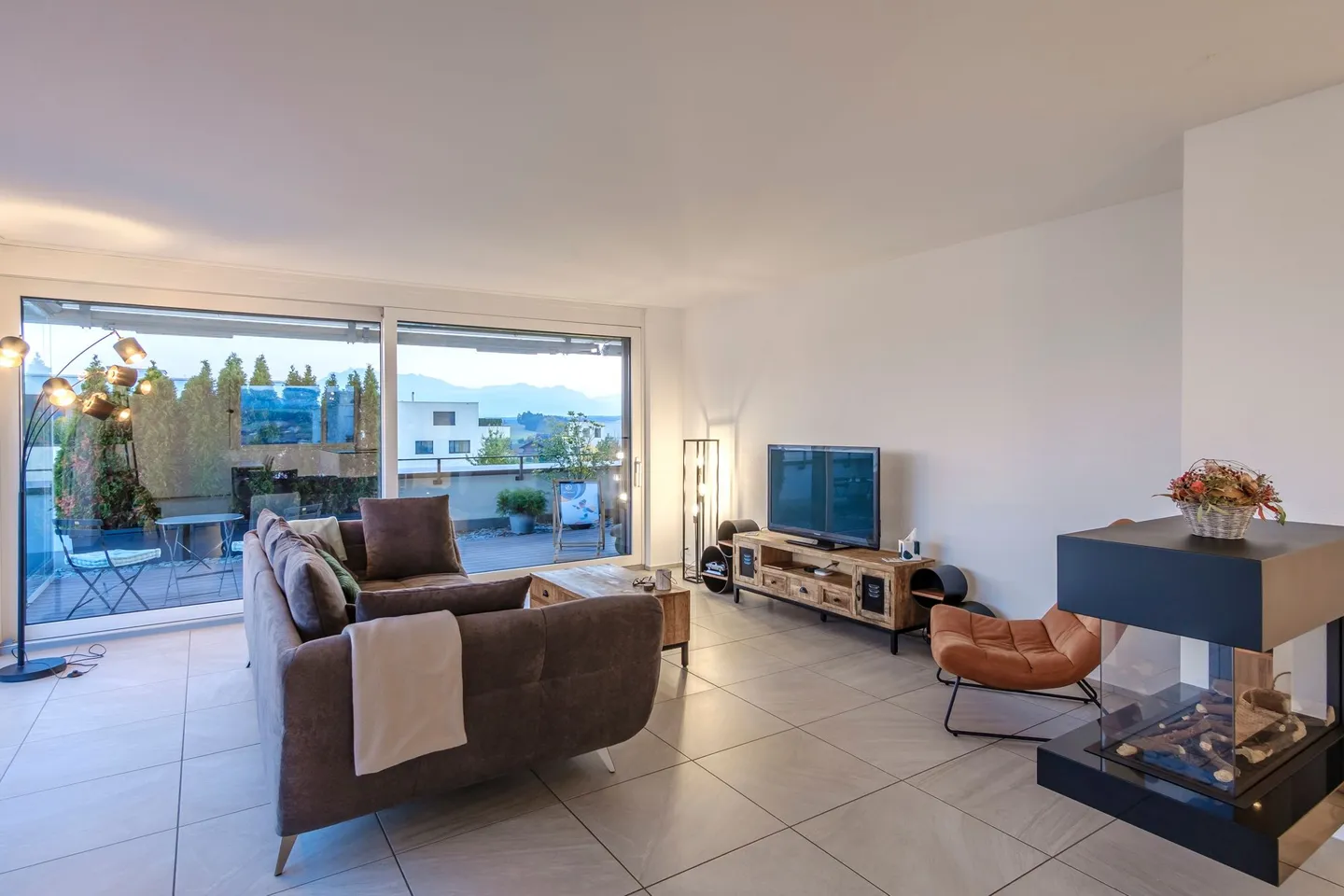 Appartement penthouse exclusif de 3,5 pièces en standard de propriété avec vue sur le Pilatus - Photo 4 sur 12