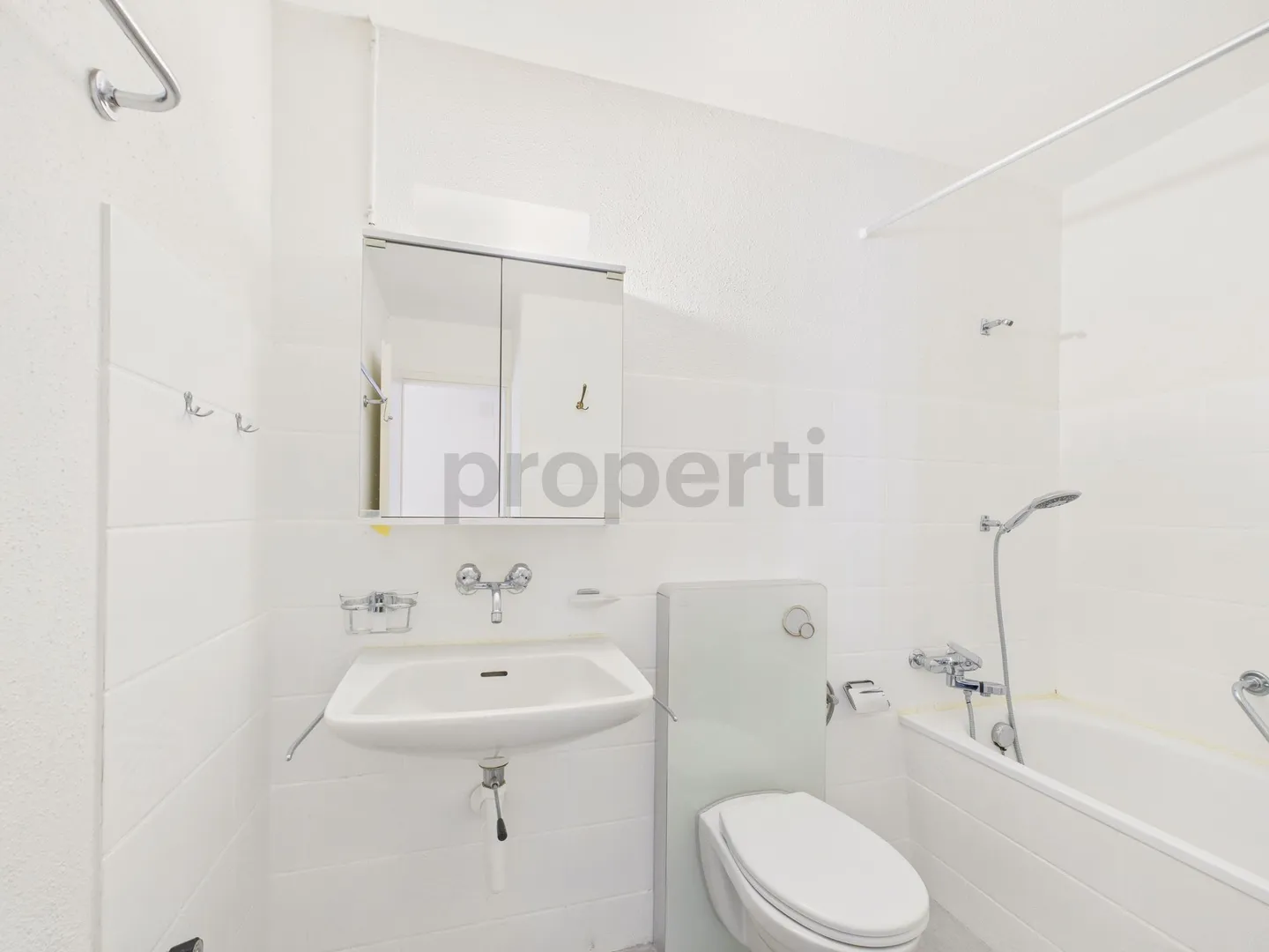 Ampio appartamento con terrazza di 3,5 locali a Bülach - Foto 6 di 12