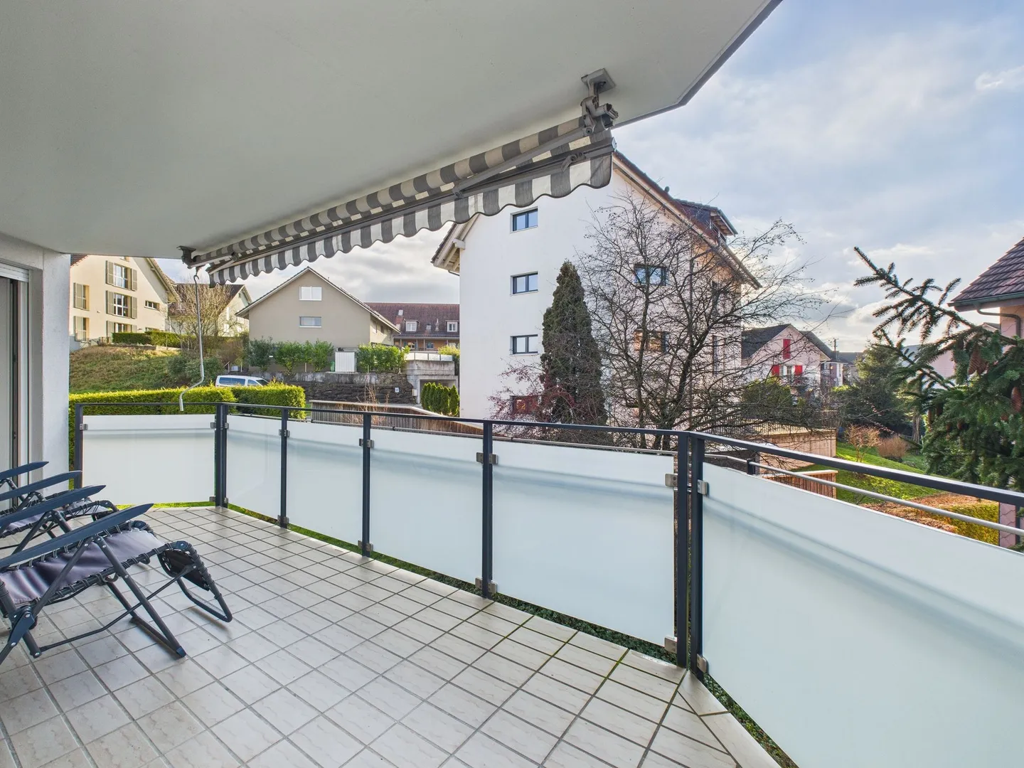 Dreamlike 1.5-room apartment with balcony and fireplace in Warth-Weiningen, TG - Photo 1 of 9