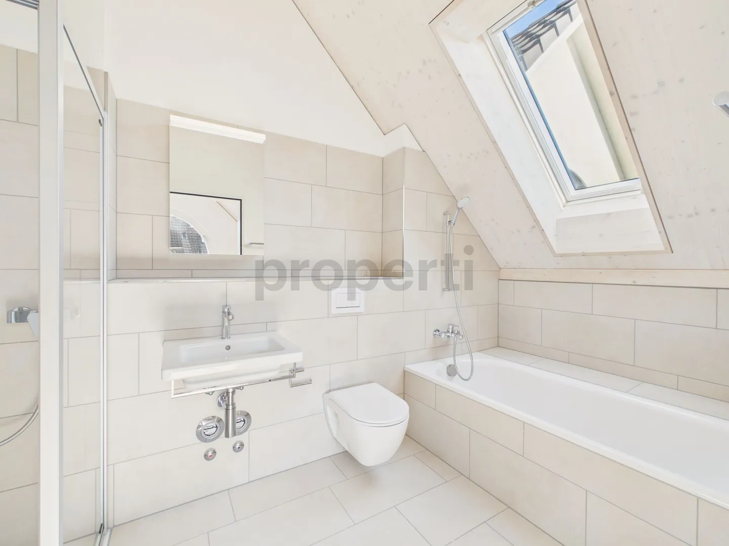 Moderne Maisonette mit Balkon - Foto 10 von 13