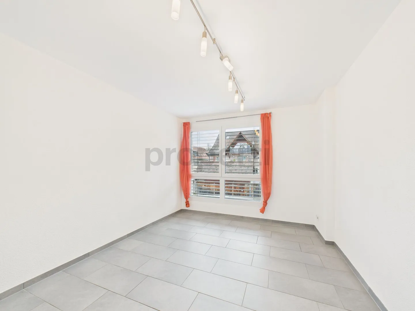Appartement moderne lumineux de 4,5 pièces Minergie avec terrasse, cave et garage souterrain à Mumpf - Photo 7 sur 13