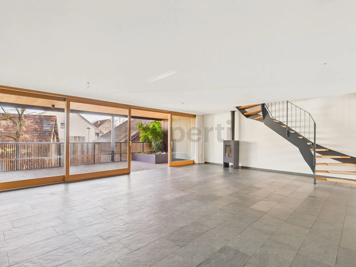 Moderne Maisonette mit Terrasse - Foto 1 von 11