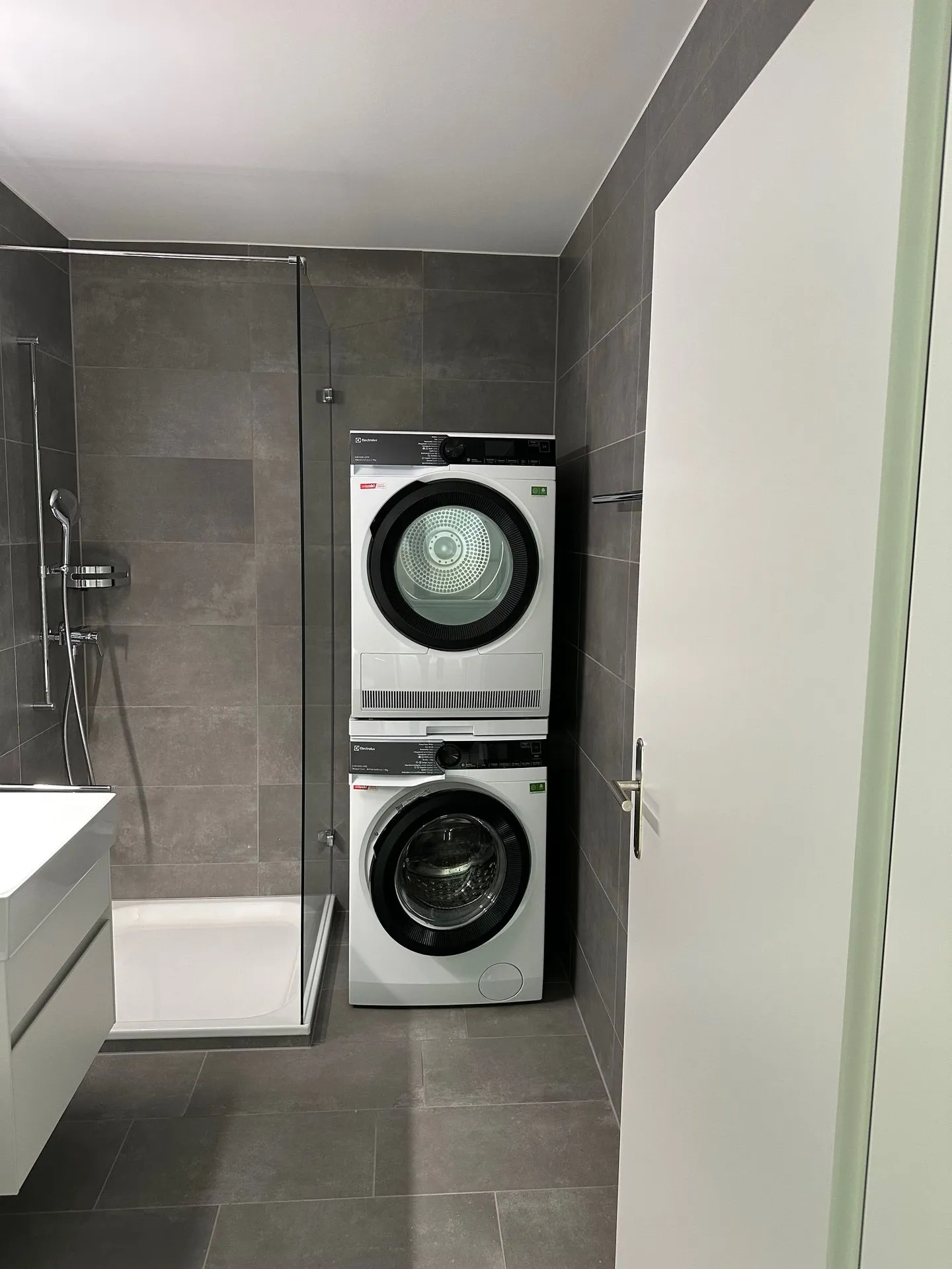 Moderne 1.5-Zimmer-Wohnung mit Balkon - Foto 7 von 8