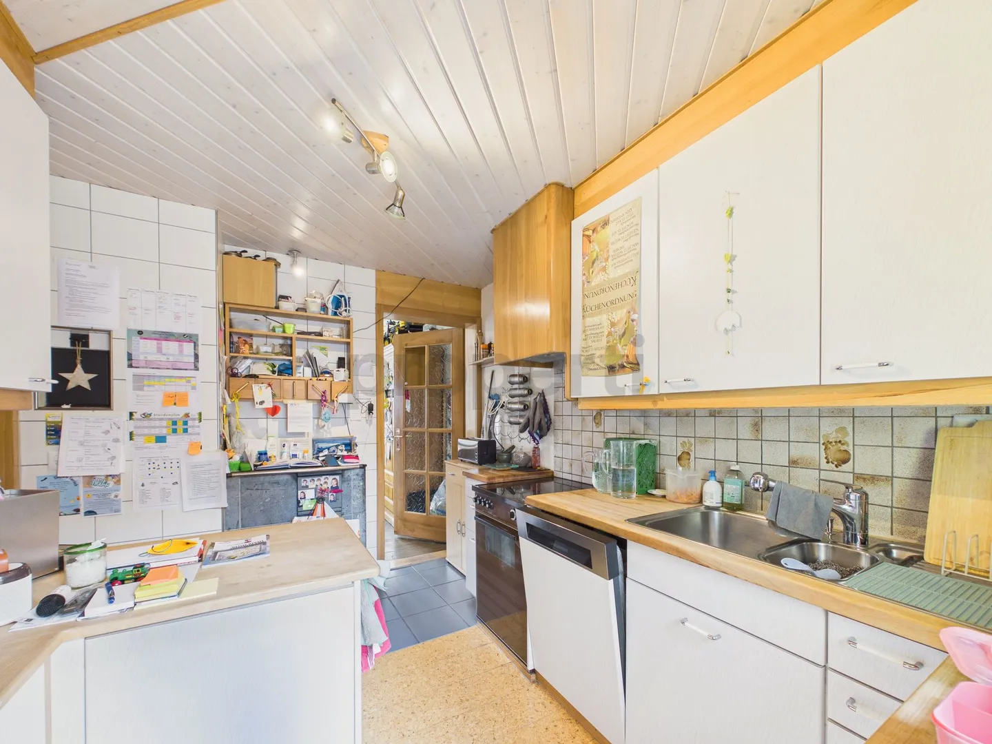 Ruhiges 8-Zimmer-Einfamilienhaus mit Kellerraum, Degersheim - Foto 5 di 13