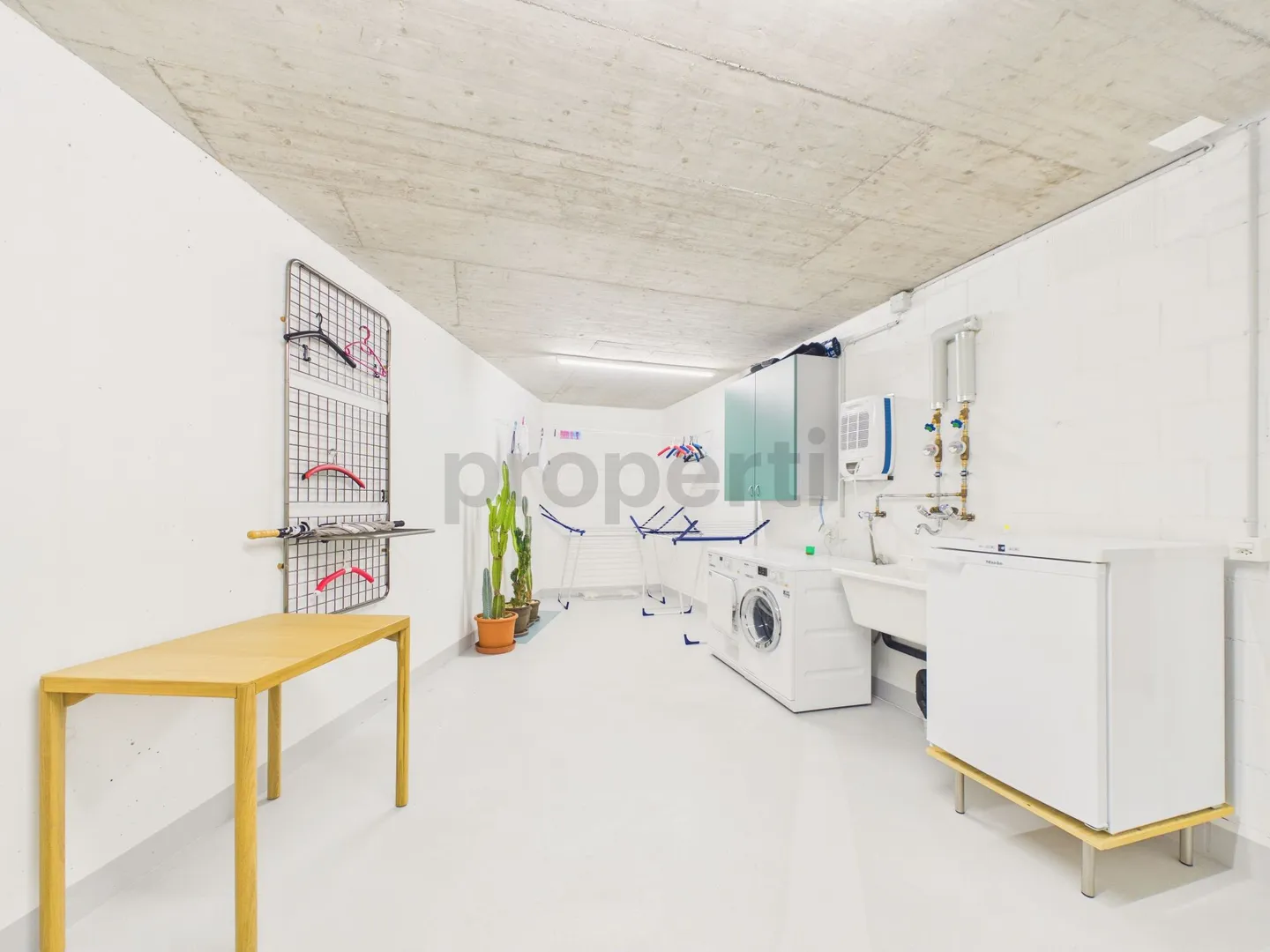 Modern 4.5-room apartment with lift and parking space, Binningen - Photo 11 of 13