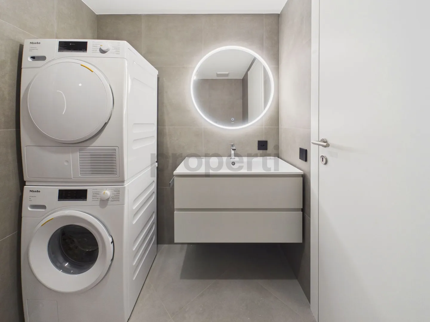 Modern 2.5 room apartment with cellar, Paradiso - Photo 9 of 11