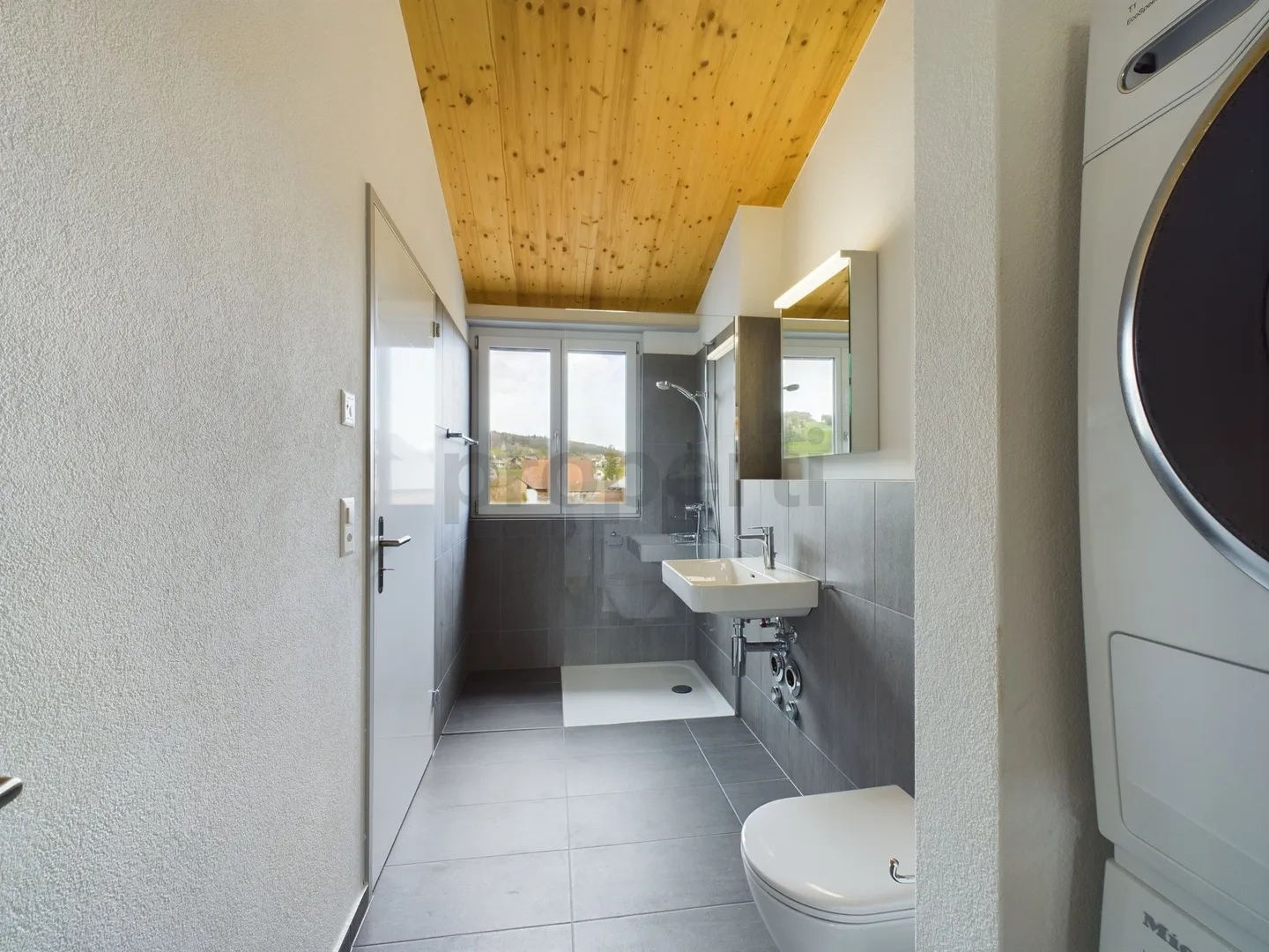 Exklusive 6.5-Zimmer-Dachwohnung mit Dachterrasse in Neftenbach - Foto 9 di 11