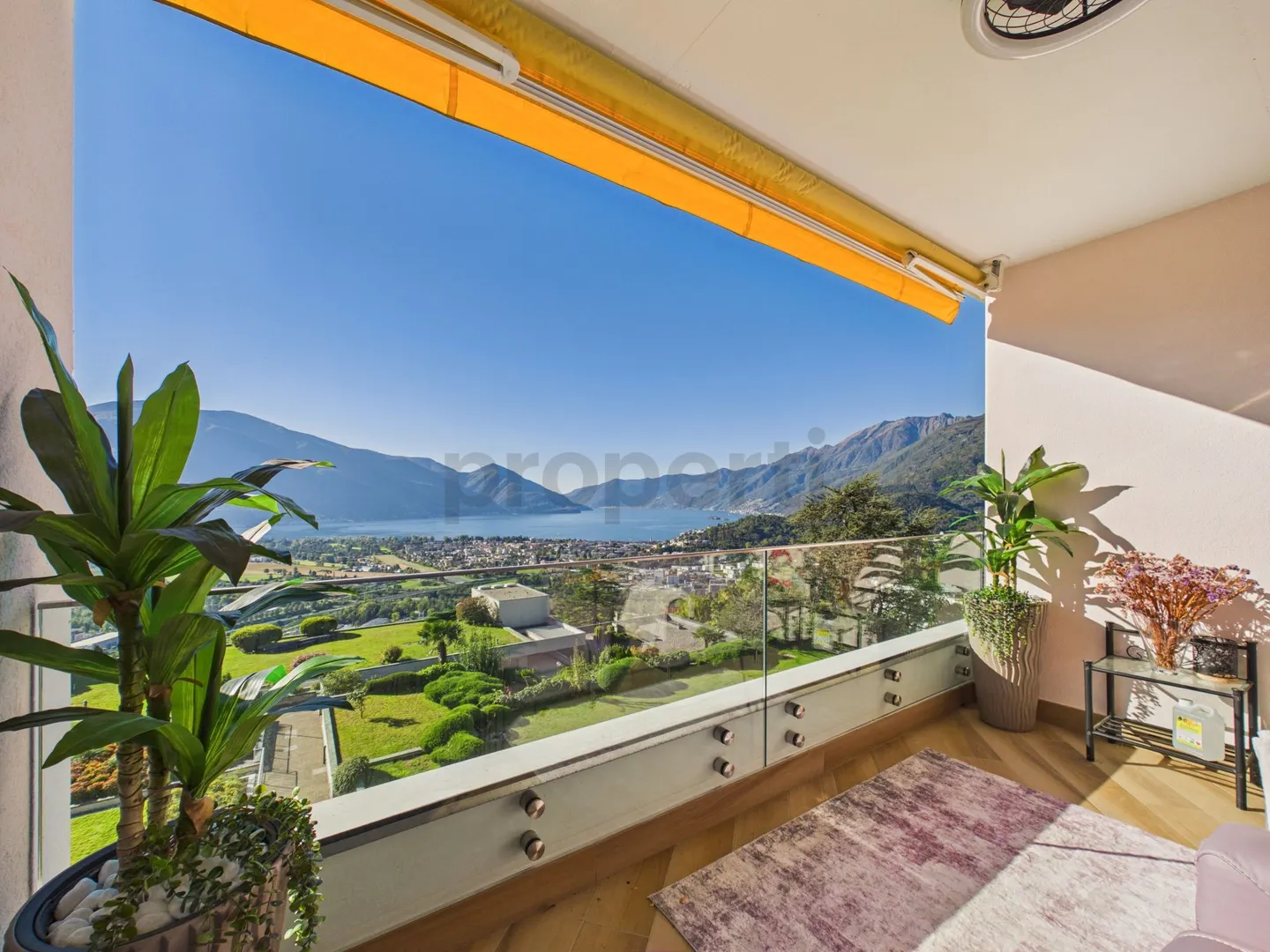 Vue panoramique à 180° sur le lac Majeur, spa privé et rénovation finale 2025 ! - Photo 1 sur 13