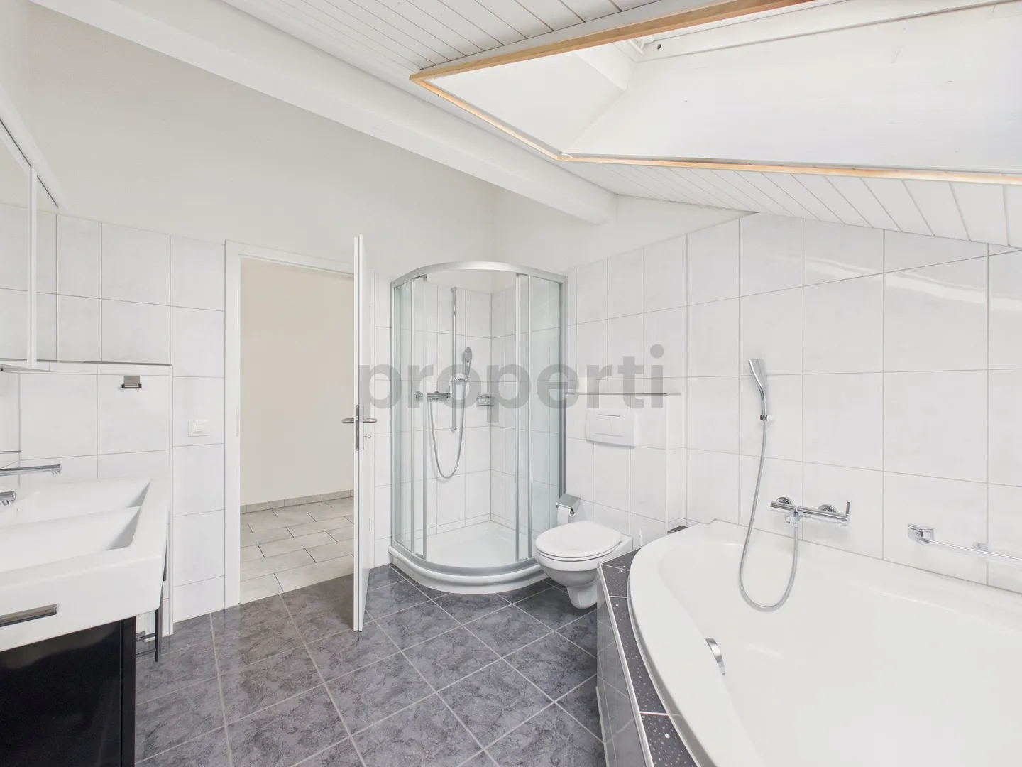 Appartamento attico elegante di 4,5 stanze con vista ampia - Foto 9 di 13