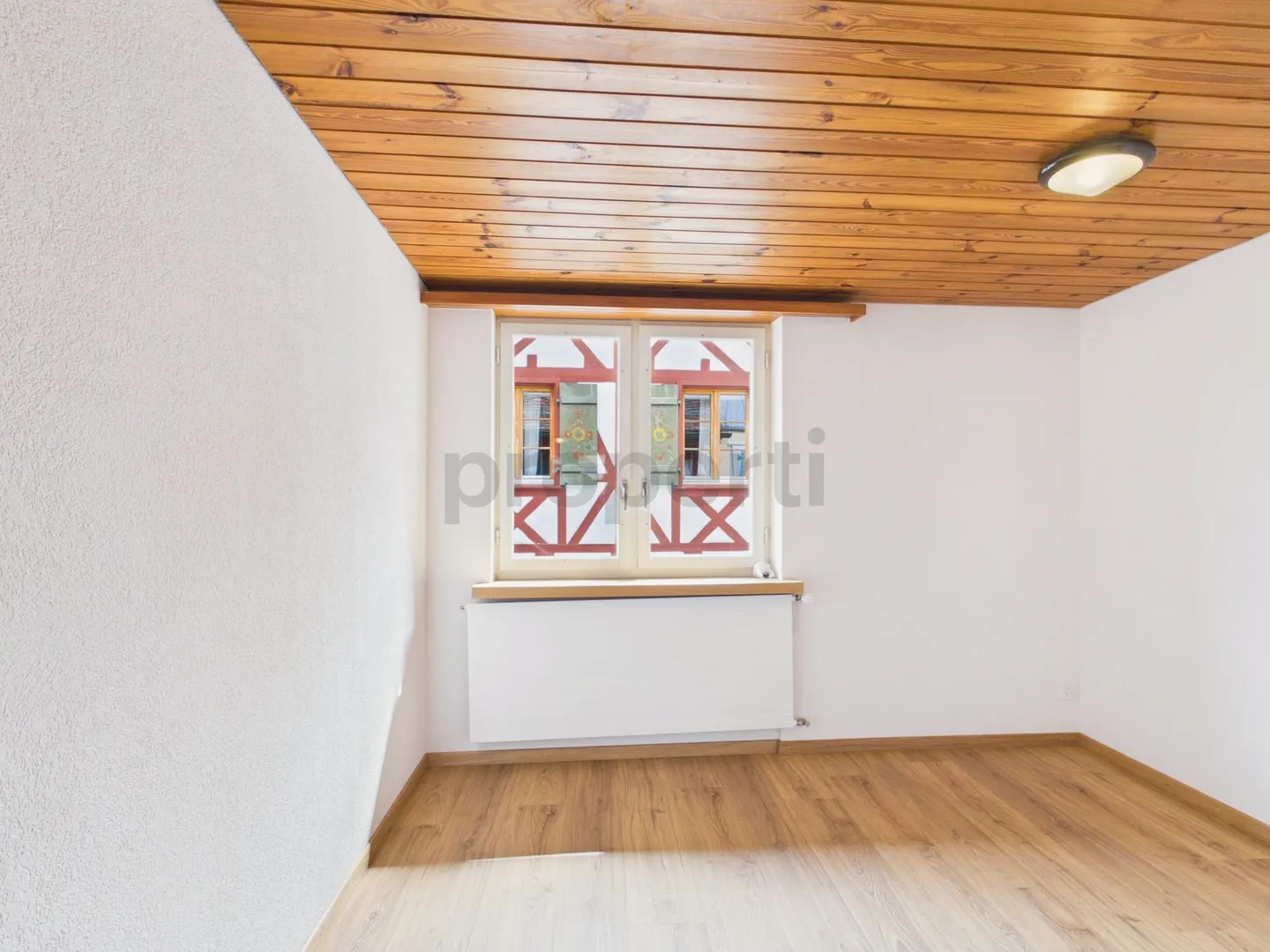 Renovated 2.5-Room Apartment - Photo 8 of 10