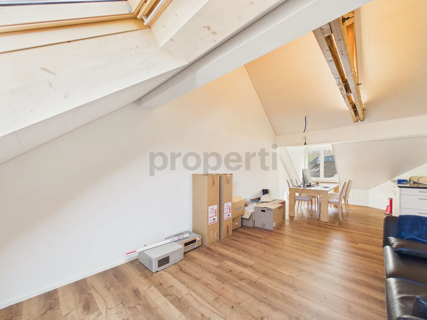 Appartement sous les combles de 2,5 pièces récemment rénové dans un emplacement central à Rudolfstetten-Friedlisberg - Photo 7 sur 11
