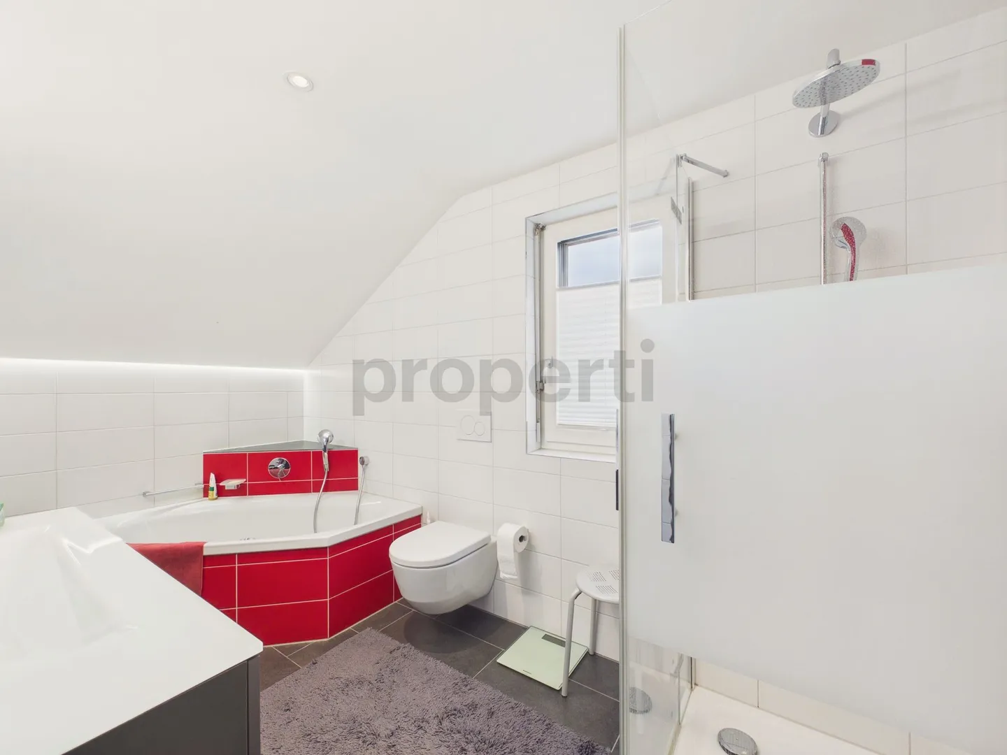 Ruhiges 5.5-Zimmer-Einfamilienhaus mit viel Privatsphäre und direktem Waldzugang in Gebenstorf - Photo 12 of 13