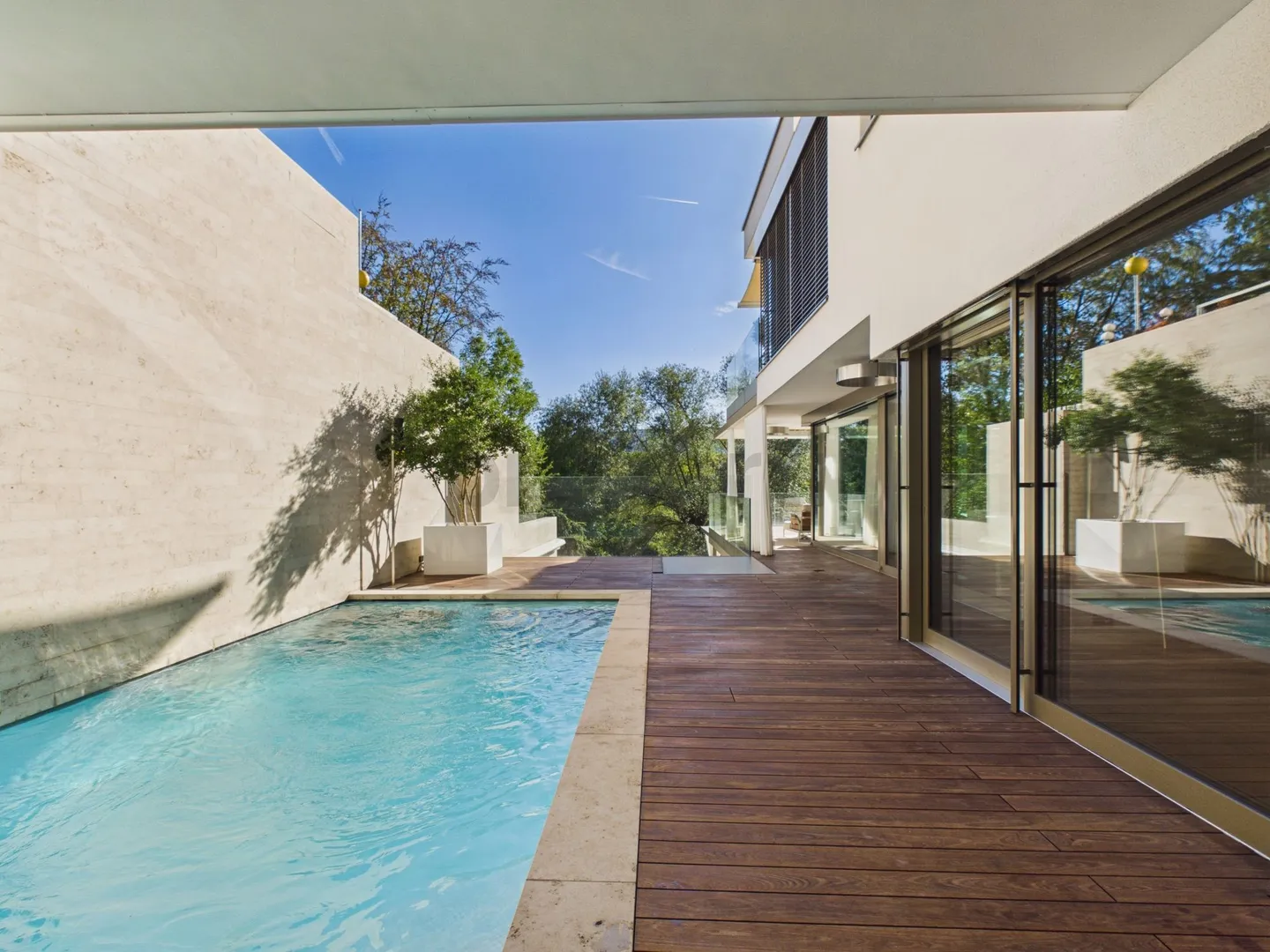 Exklusive Terrassenwohnung mit Blick ins Grüne und auf die Limmat, eine Oase mit privatem Pool und grosszügigen Räumlichkeiten - Photo 12 sur 13