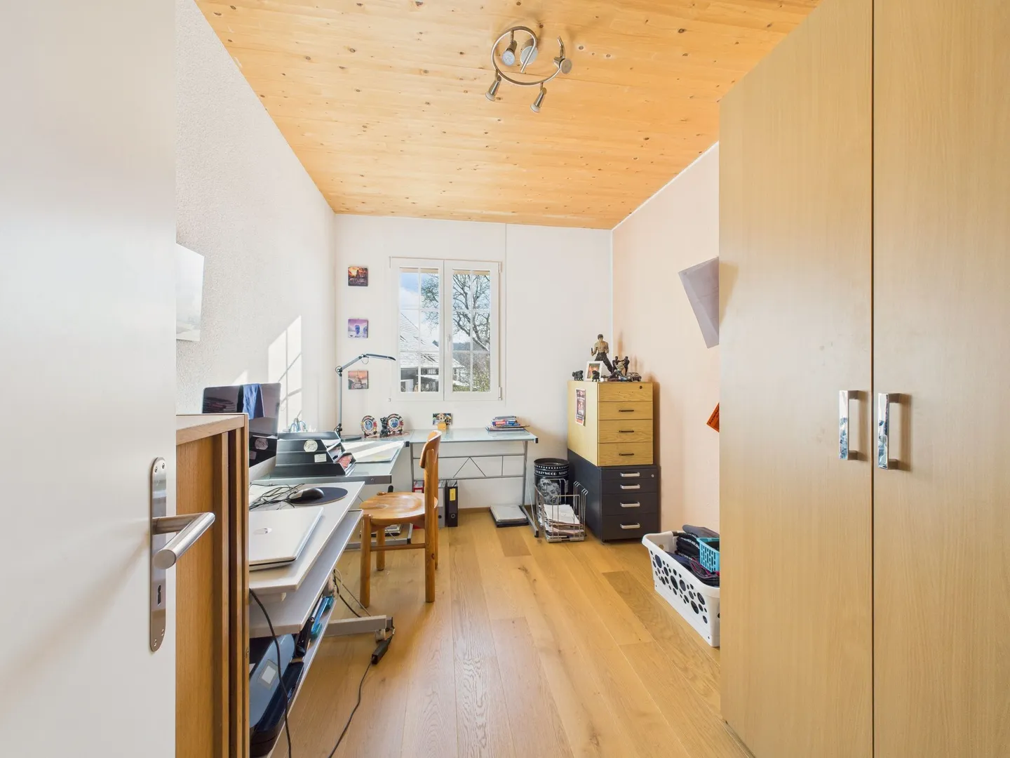 Bright 4.5-Room Apartment in Buchegg - Photo 8 of 12