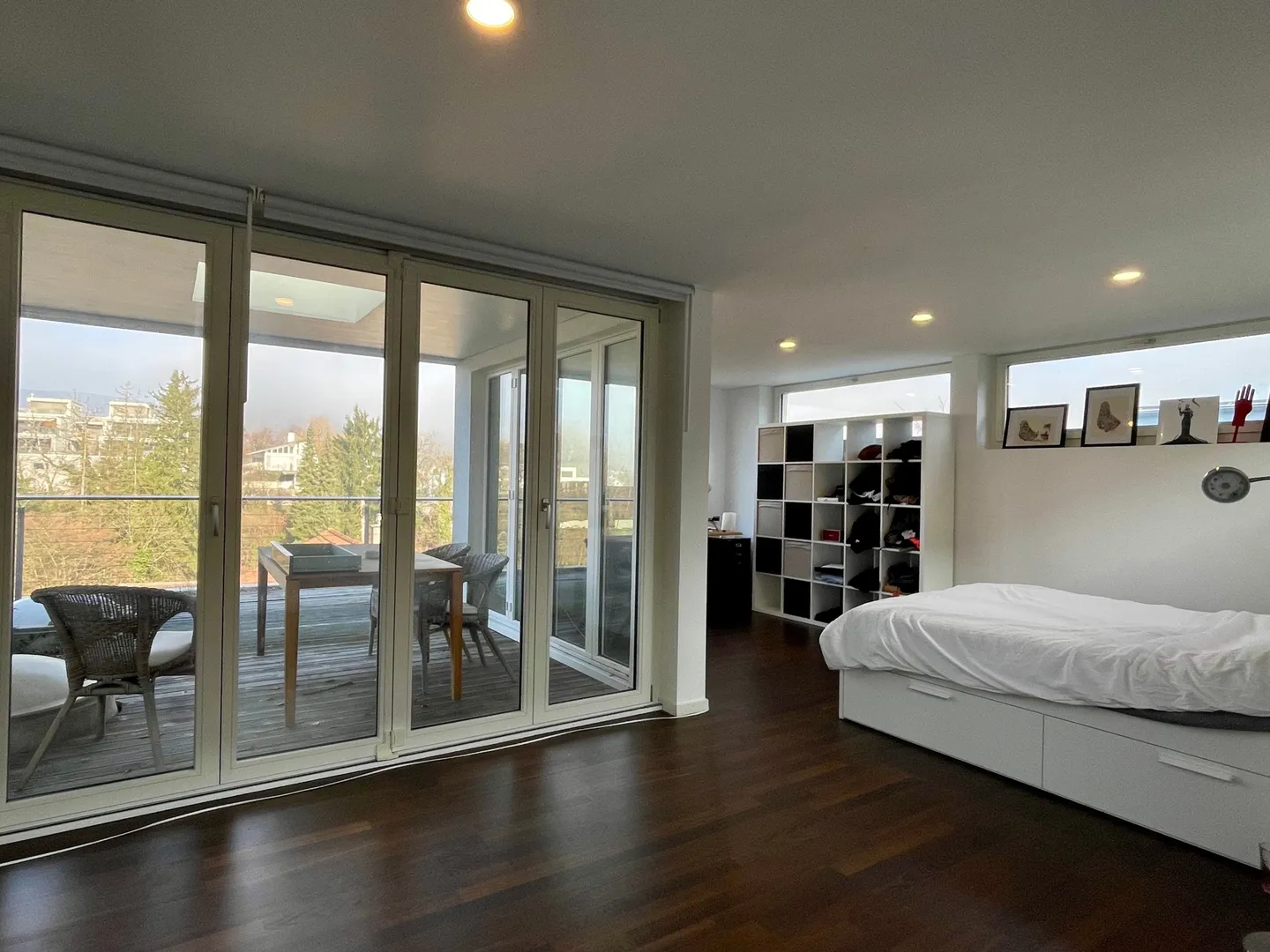 Grosszügiges Einfamilienhaus mit einzigartiger Architektur in ruhiger Top-Lage mit grossem Garten - Foto 9 von 13