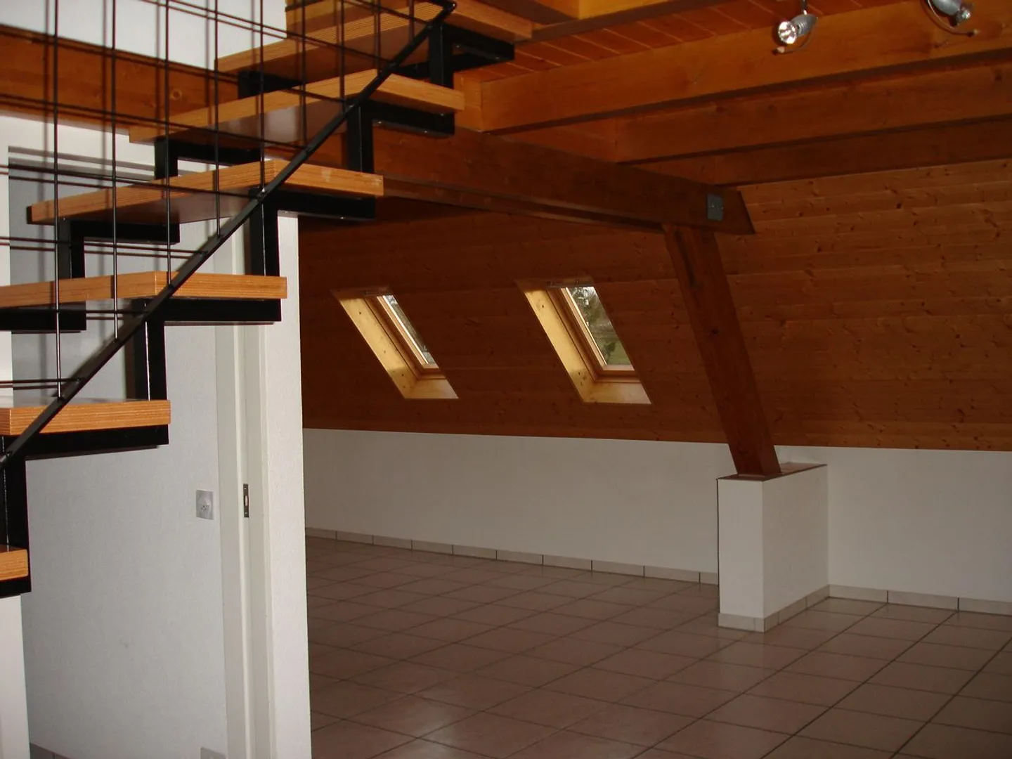 Charmante 4.5-Zimmer-Dachwohnung mit Kellerraum, Kerzers - Foto 5 von 6