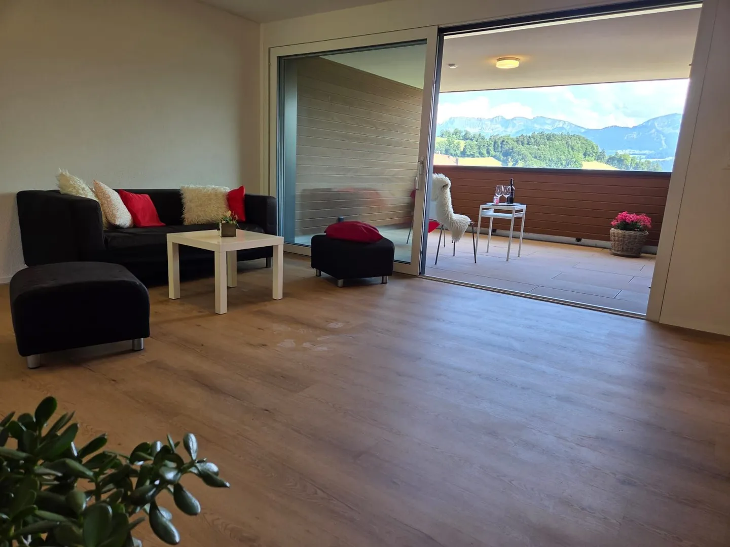 Modern 5.5-room apartment with balcony in Werthenstein - New building - Photo 1 of 6