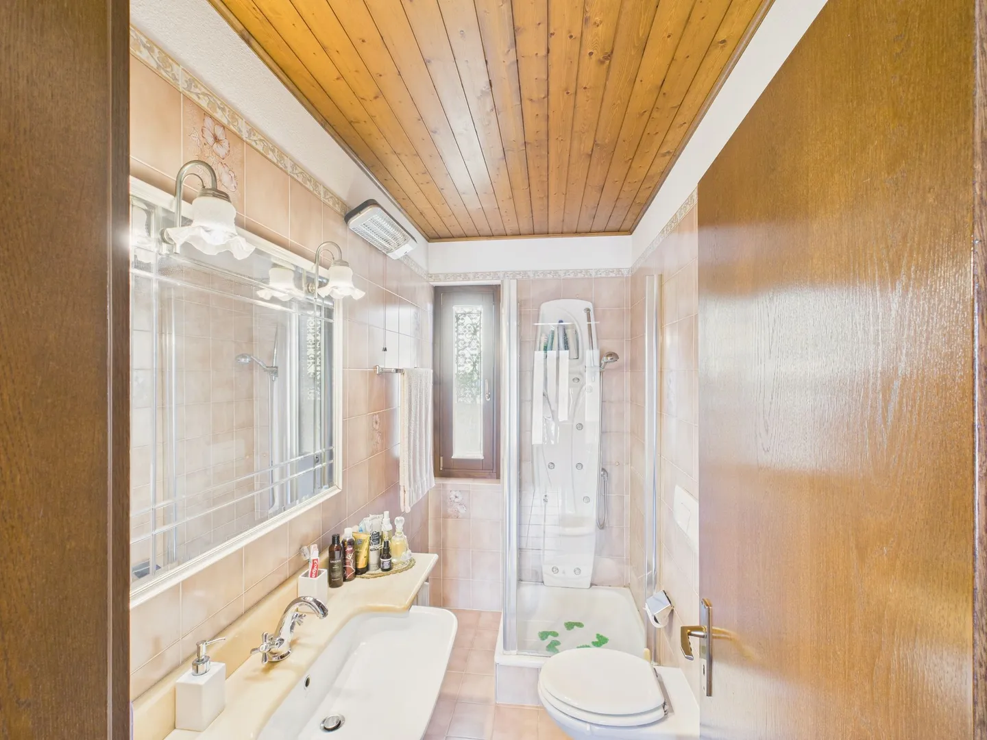 Elegant 7-room villa with large garden in Stabio - Photo 10 of 13