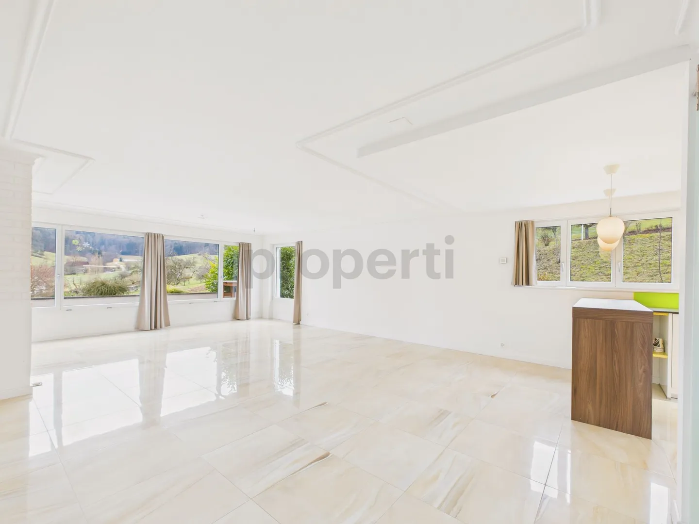 Ampia casa unifamiliare con un concetto di utilizzo versatile a Weiach - Foto 4 di 13