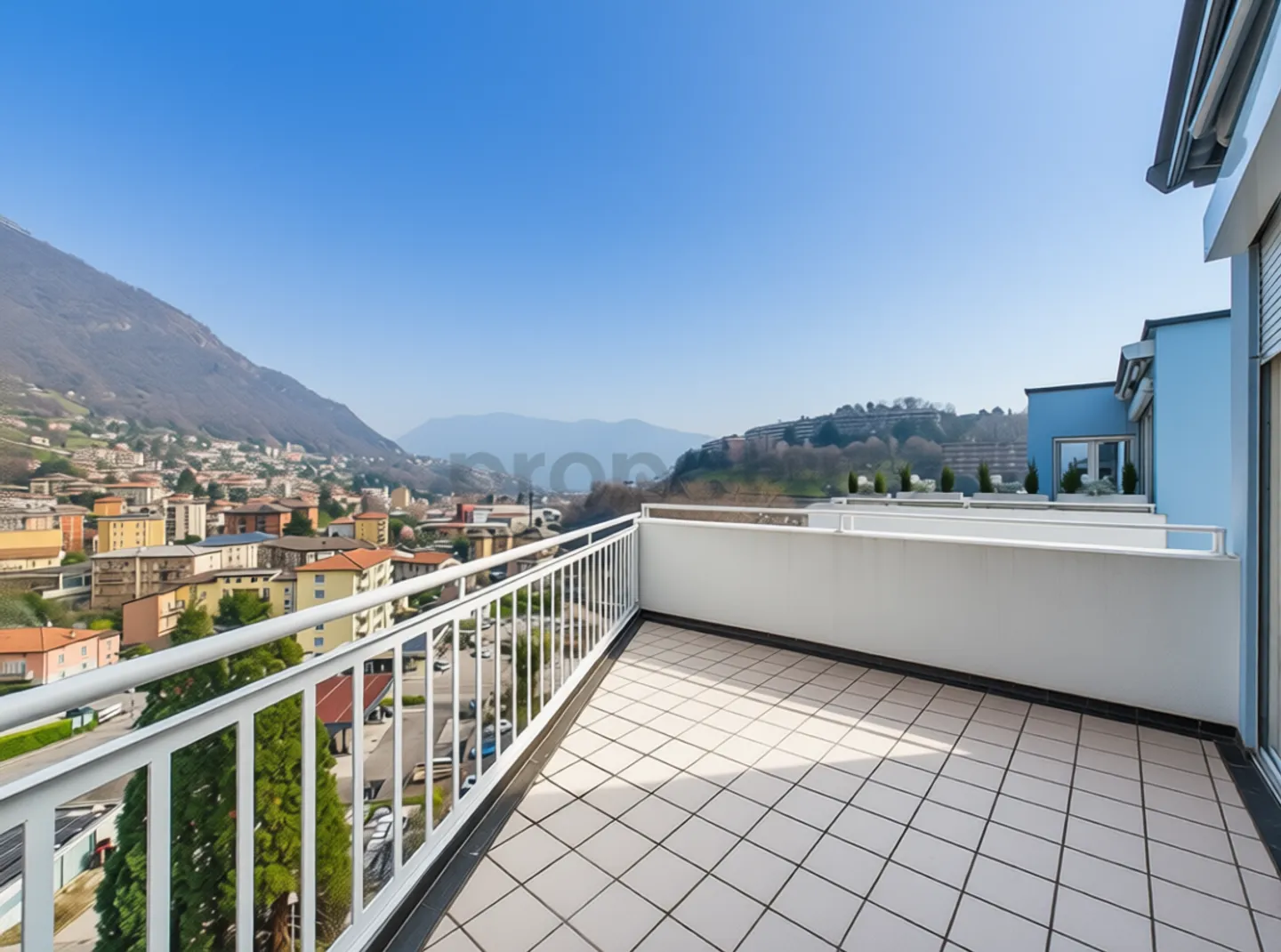 Geräumiges 4.5-Zimmer-Penthouse mit Terrasse und Panoramablick in Vacallo - Foto 10 von 13