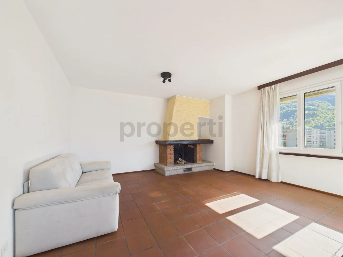 Bright 5.5 Apartment in City Center - Lugano - Photo 2 of 13