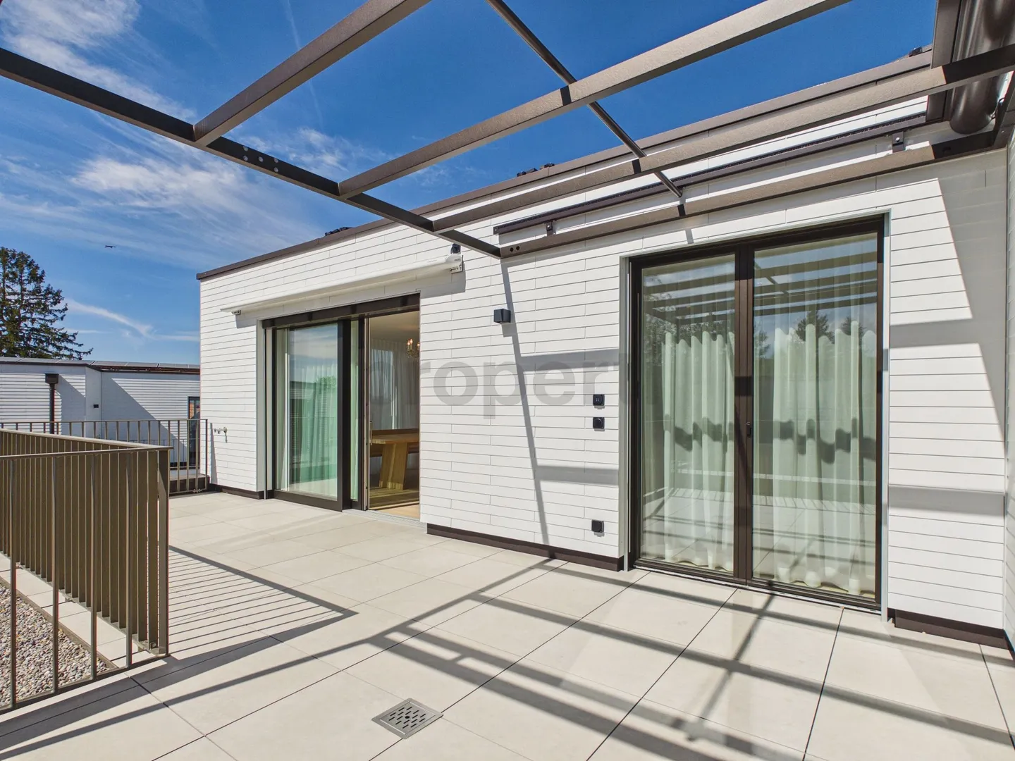 Modern 3.5-Room Furnished Apartment with 2 Balconies, with Lake and Mountain View in Pfäffikon ZH - Photo 9 of 12