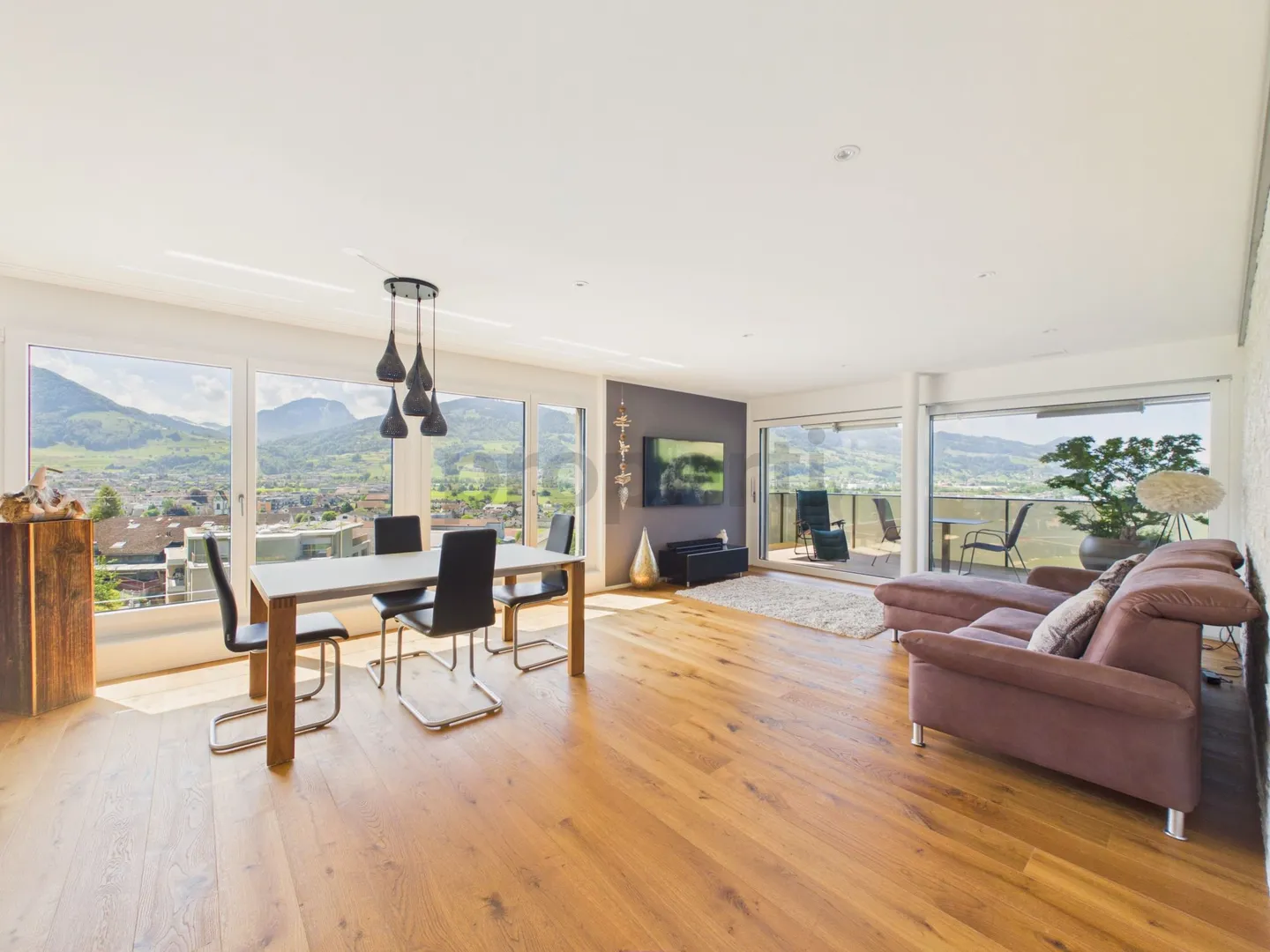 Modernes Apartment mit atemberaubender Aussicht - Foto 1 von 13