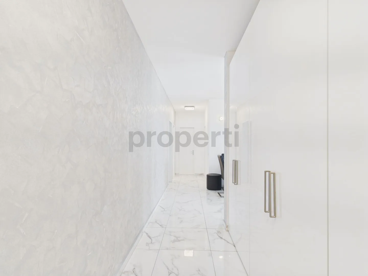 Appartamento rinnovato con piscina - Foto 7 di 13