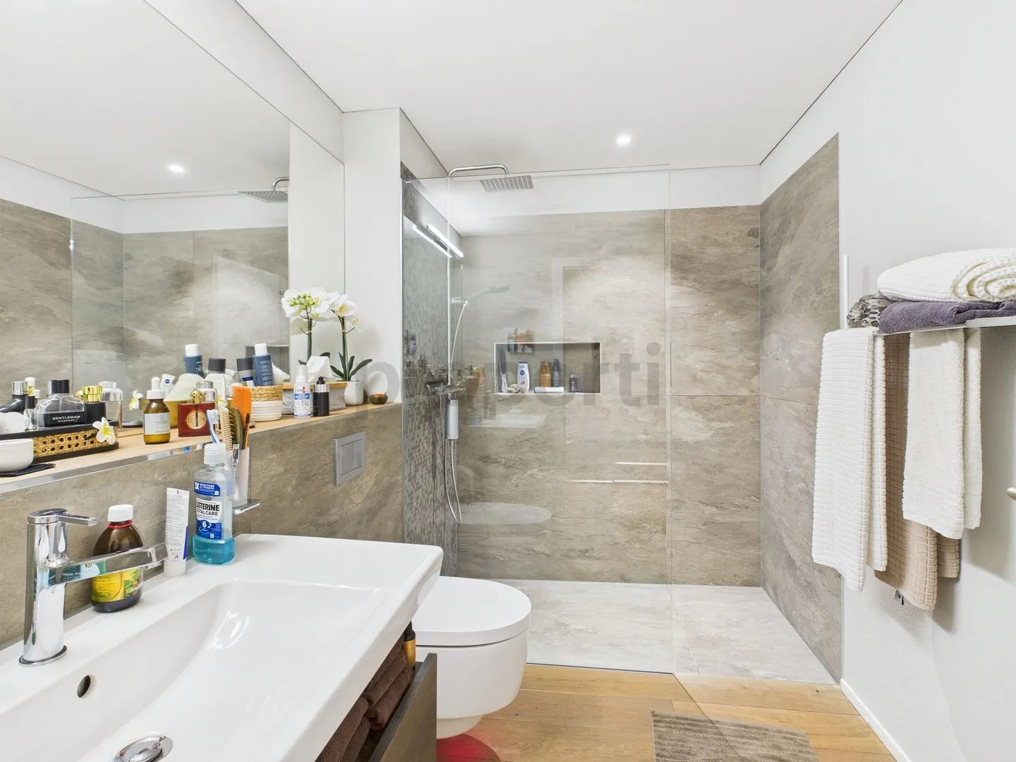 Wohnen mit Aussicht: Moderne 4.5-Zimmer-Oase über dem Vierwaldstättersee - Foto 9 von 13