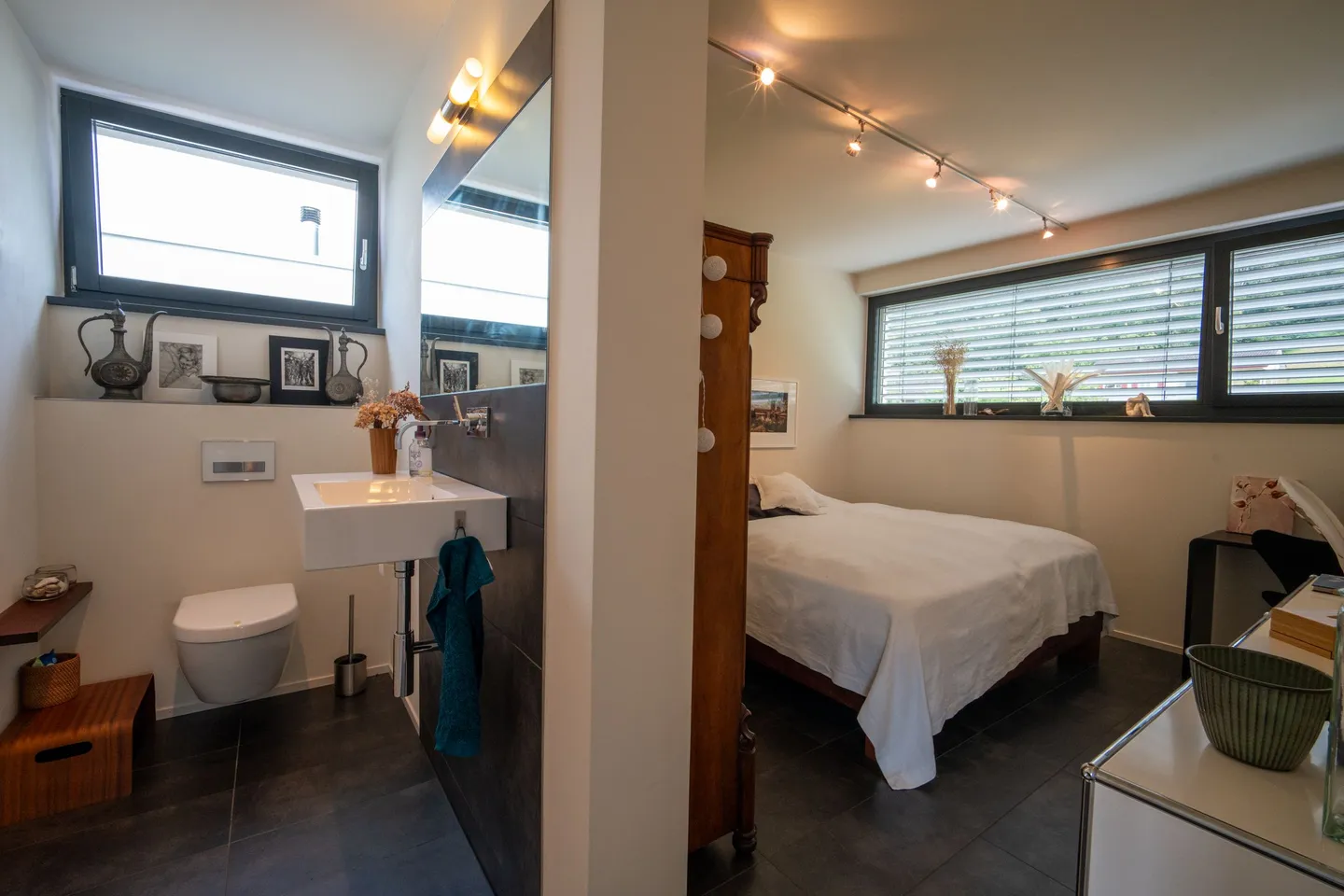 Dreamlike 4-Room Apartment with Lake View in Berlingen - Photo 7 of 13