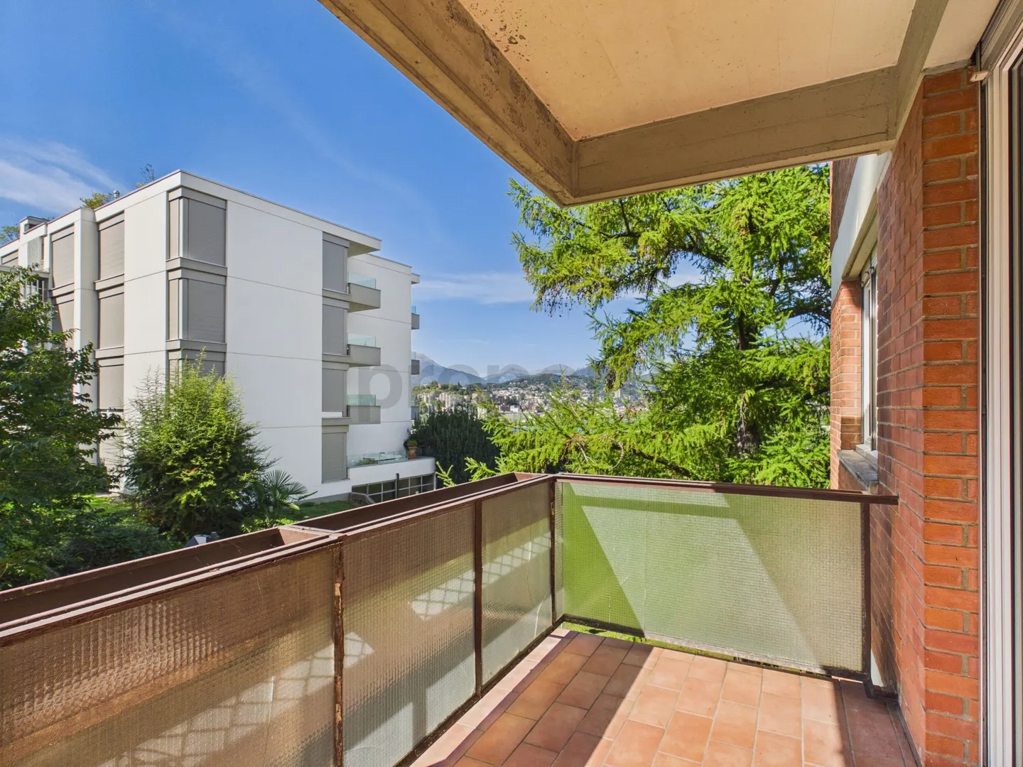 Appartement 2,5 pièces avec vue sur le lac, piscine et toit-terrasse à 360° à Paradiso ! - Photo 9 sur 12