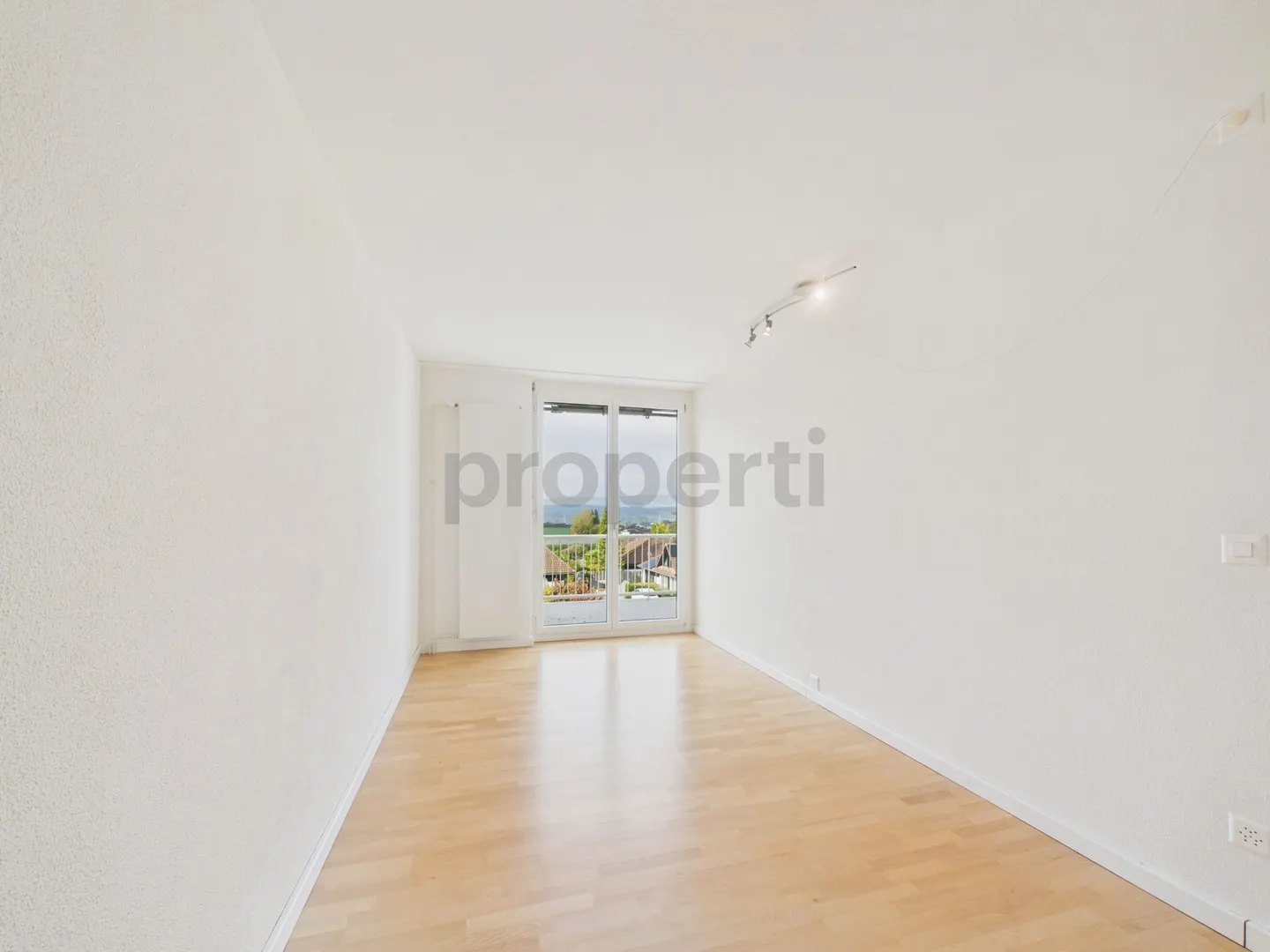 Traumhafte Aussicht, Privater Balkon & Grosszügiges Platzangebot im Kanton Zug! - Foto 6 von 8