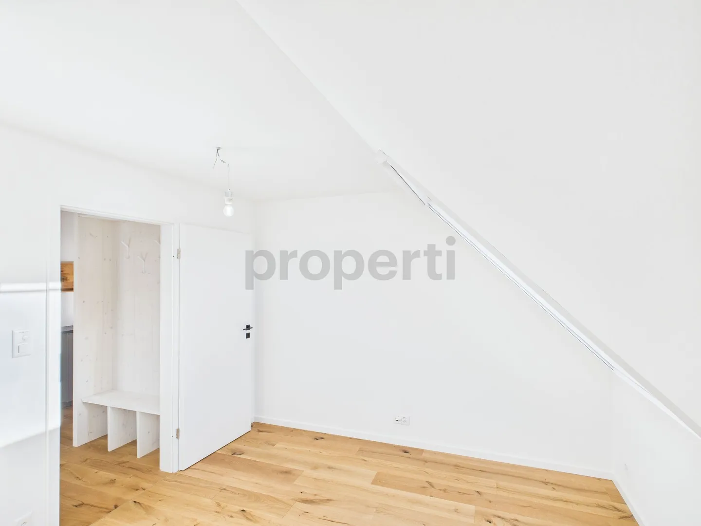 Charmante, exklusive Dachgeschoss-Wohnung mit Galerie &amp; luxuriösem Ausbaustand in Riehen - Foto 8 von 13