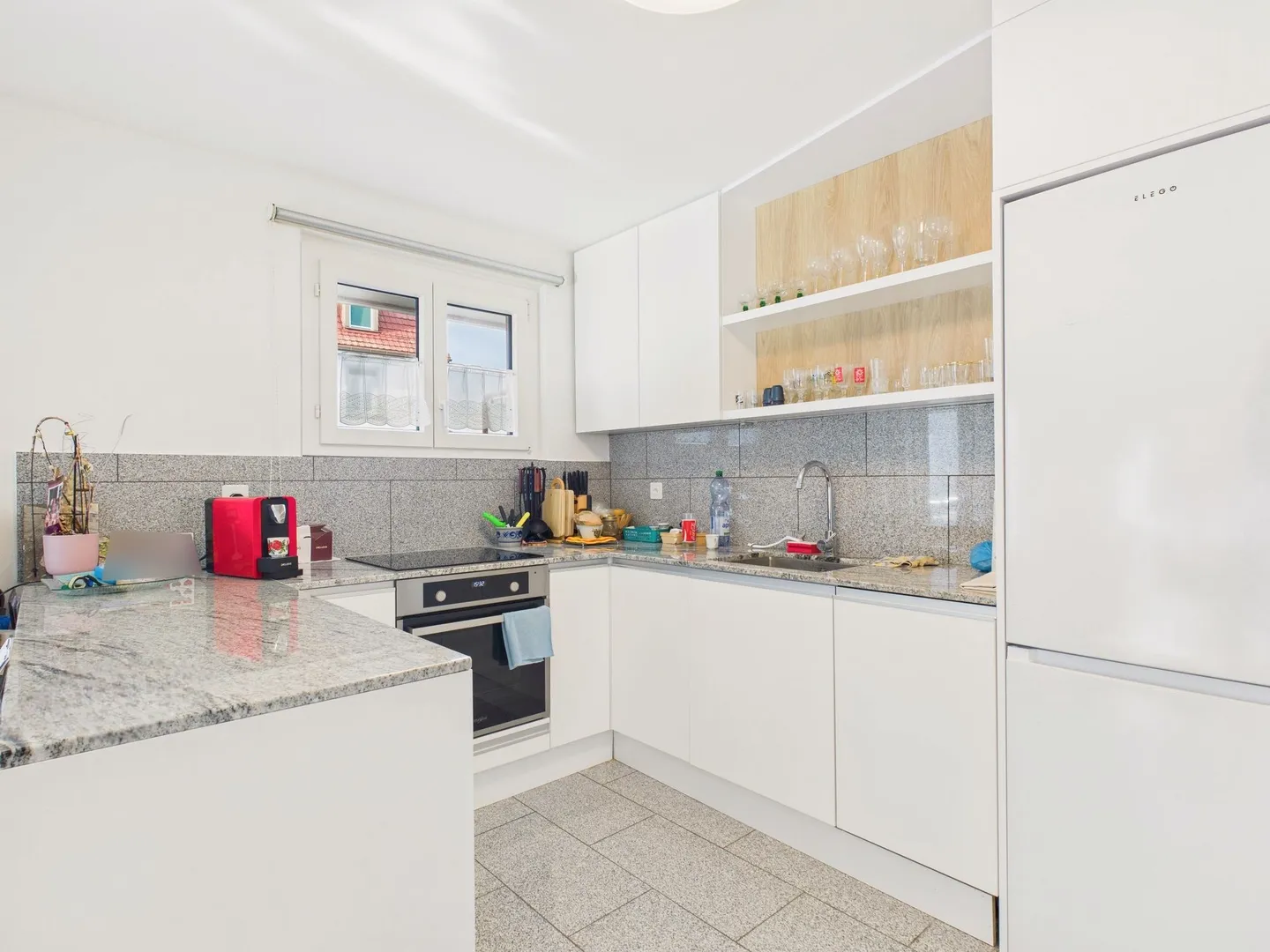 Appartamento attraente e ristrutturato di 2,5 stanze con grande balcone e vista lago a Horgen - Foto 5 di 10