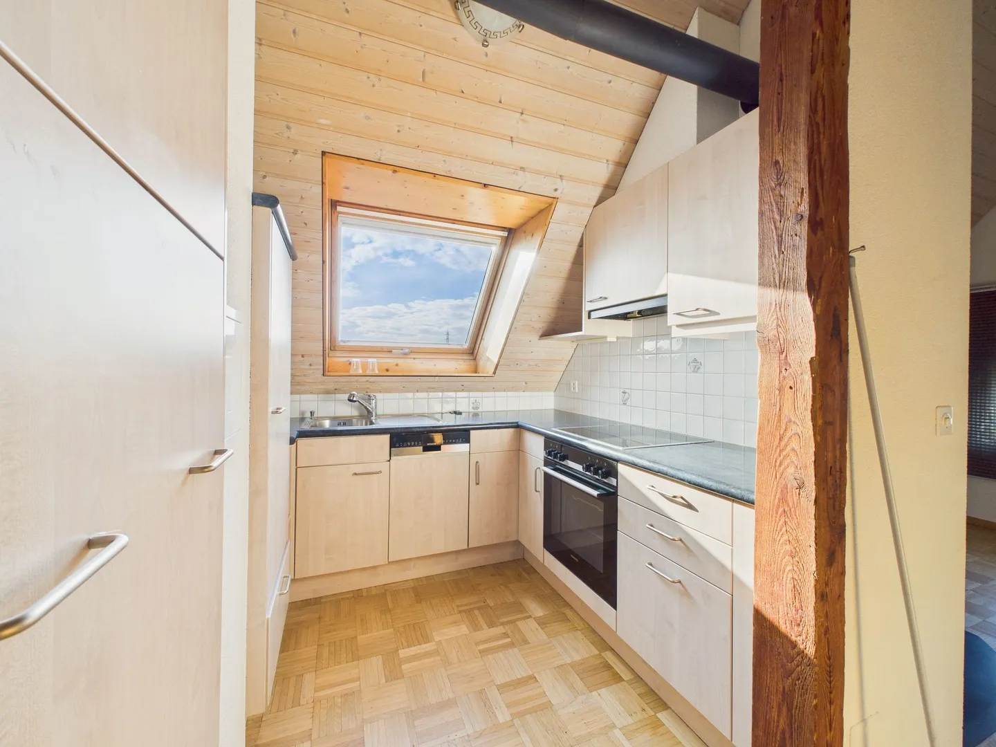 Expérience de vie moderne dans un environnement calme et ensoleillé - Appartement sous les combles de 2,5 pièces à Subingen - Photo 4 sur 9