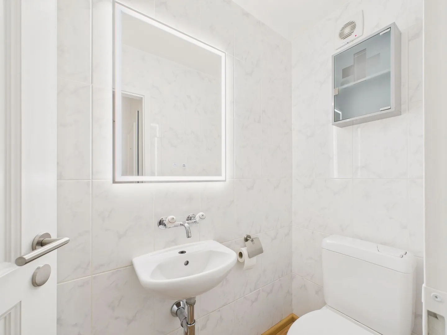 Bright and renovated duplex - A modern and comfortable living space - Photo 10 of 12