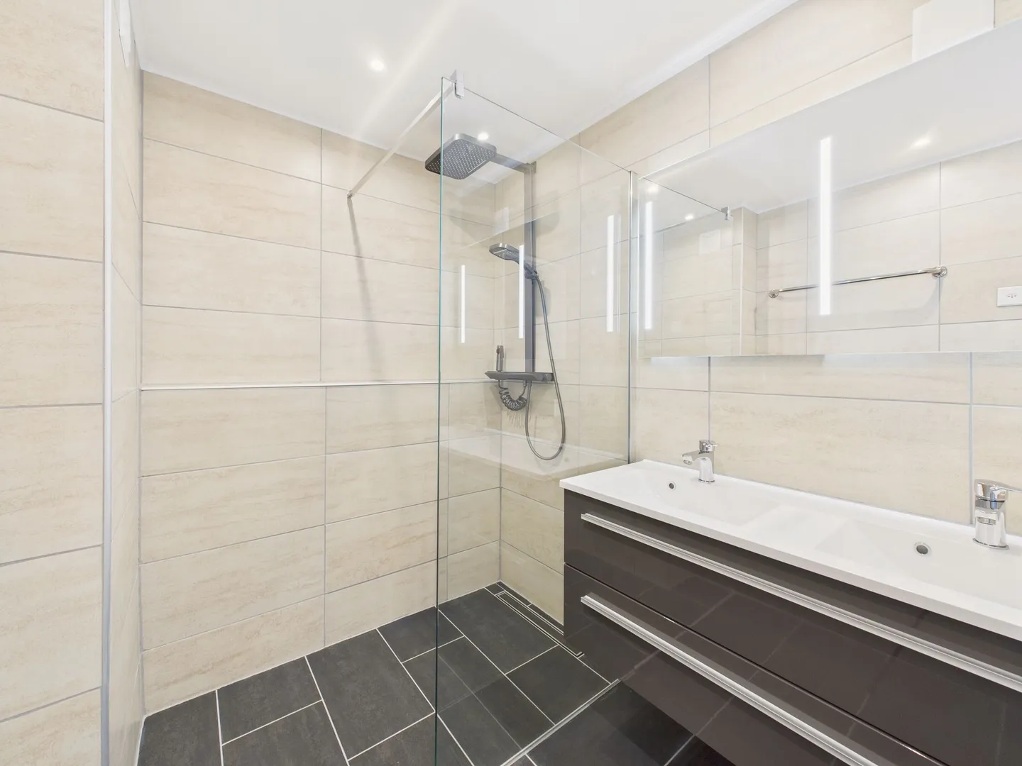 Appartement lumineux de 3,5 pièces avec belle vue à Wädenswil - Photo 6 sur 10