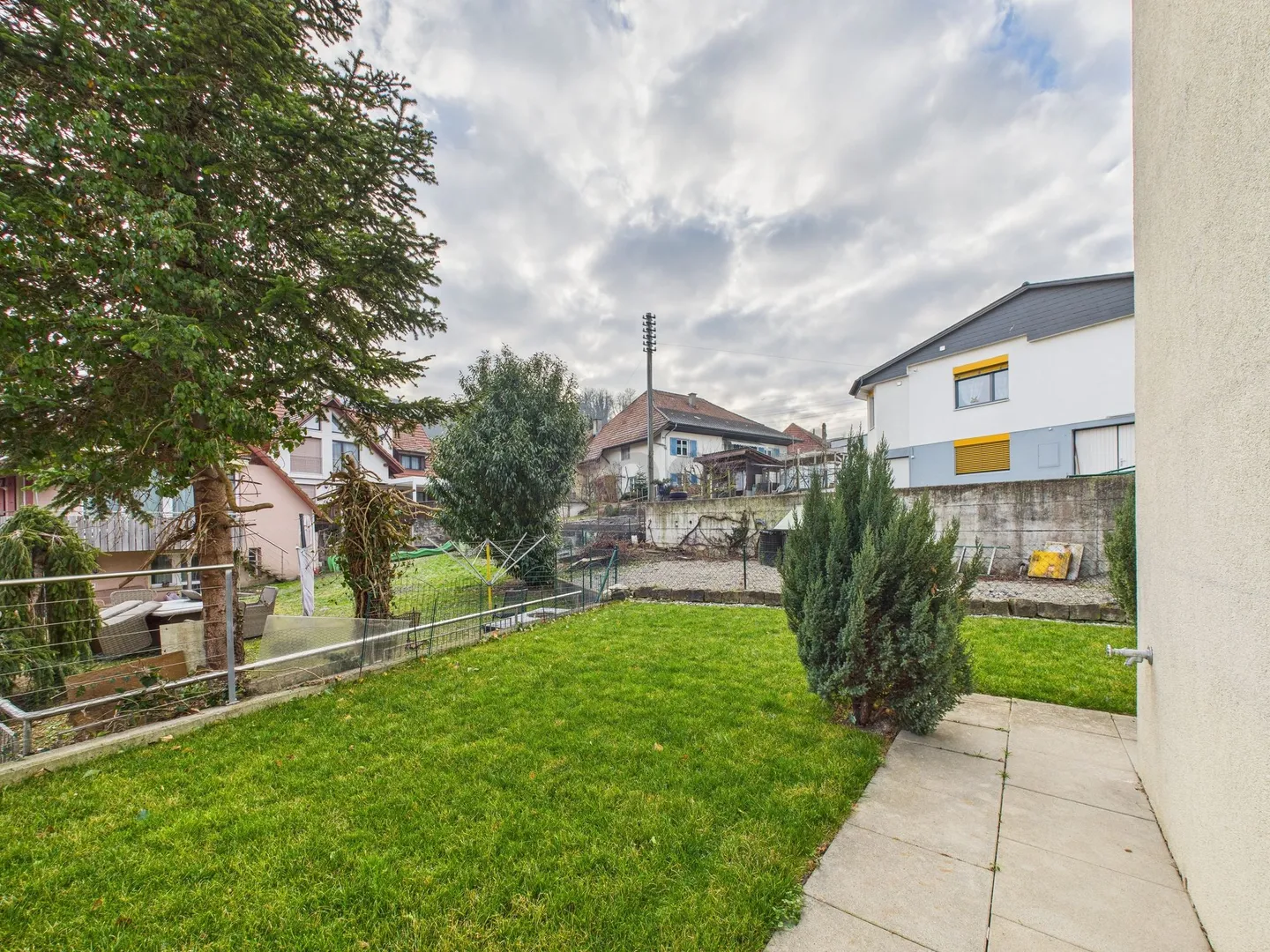 Appartement moderne lumineux de 4,5 pièces Minergie avec terrasse, cave et garage souterrain à Mumpf - Photo 12 sur 13