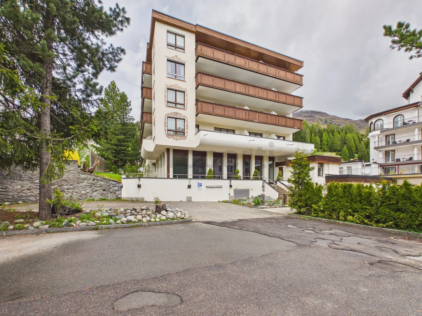 Bright 1.5-room apartment with balcony, Davos Dorf - Photo 1 of 13