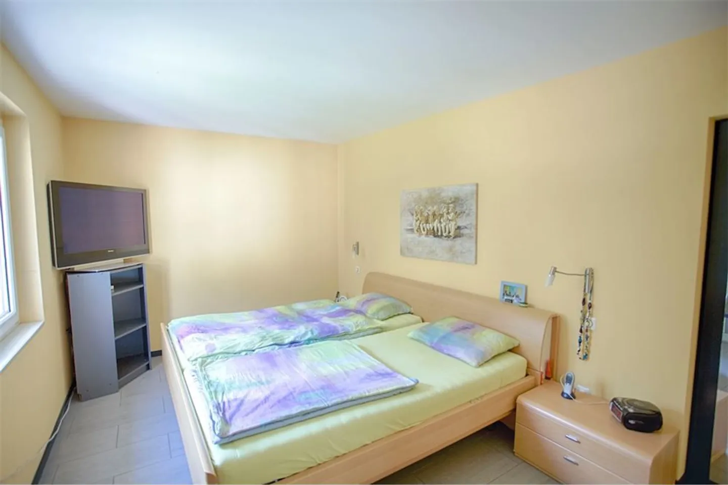 Elegante Einfamilienhaus mit 7 Schlafzimmern und Pool in panoramischer Lage - Foto 7 von 10