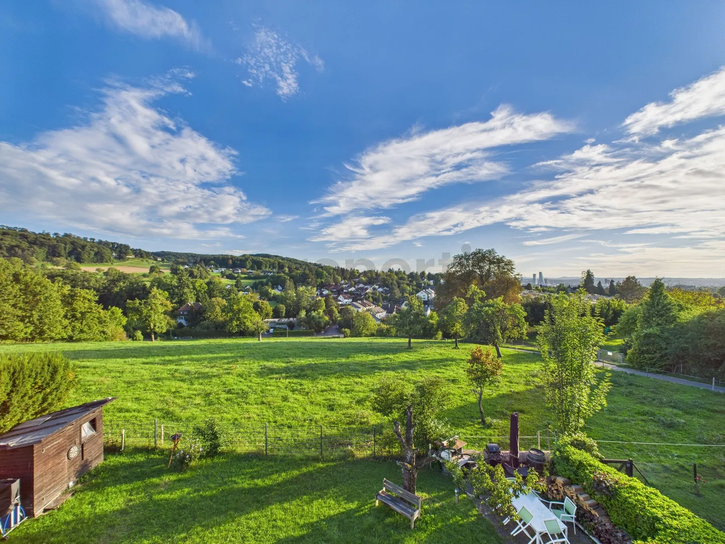 Charmante, exklusive Dachgeschoss-Wohnung mit Galerie &amp; luxuriösem Ausbaustand in Riehen - Foto 5 von 13