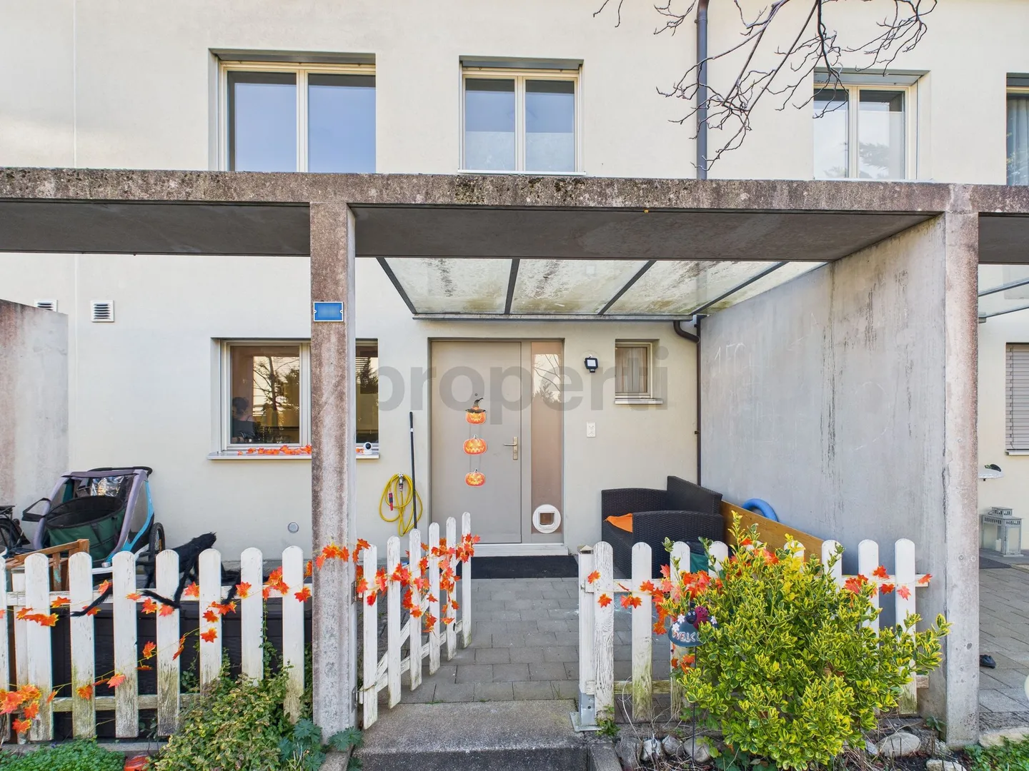 Modernes 6.5-Zimmer-Reihenfamilienhaus in Bättwil  gepflegt, familienfreundlich &amp; mit direktem Tiefgaragenzugang und Garten - Foto 2 di 13