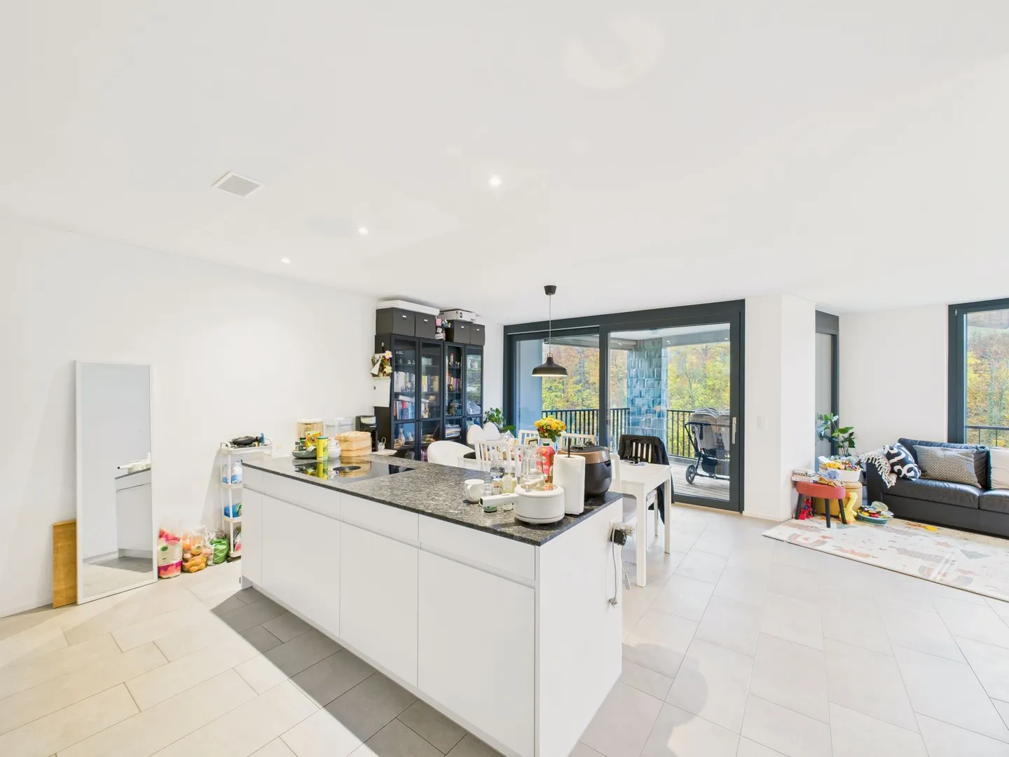 Einzigartige 2.5-Zimmer-Wohnung in Zürich mit Balkon und Garage - Foto 5 von 11