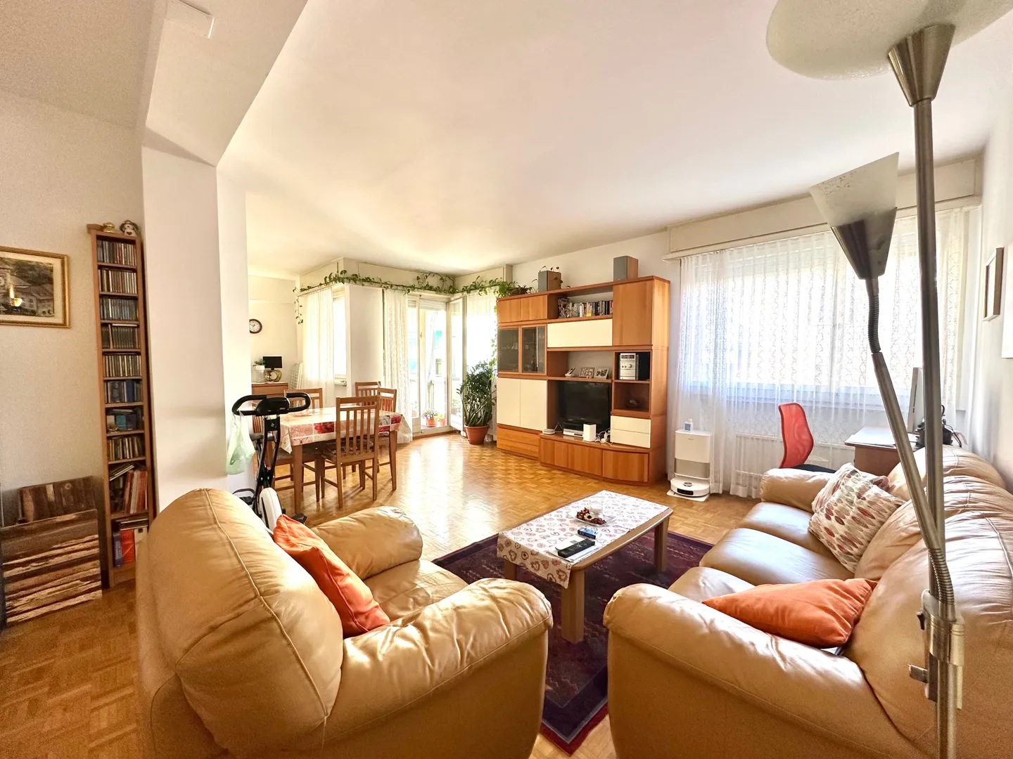 Spazioso appartamento di 3.5 locali molto centrale con balcone a Lugano - Foto 1 von 10