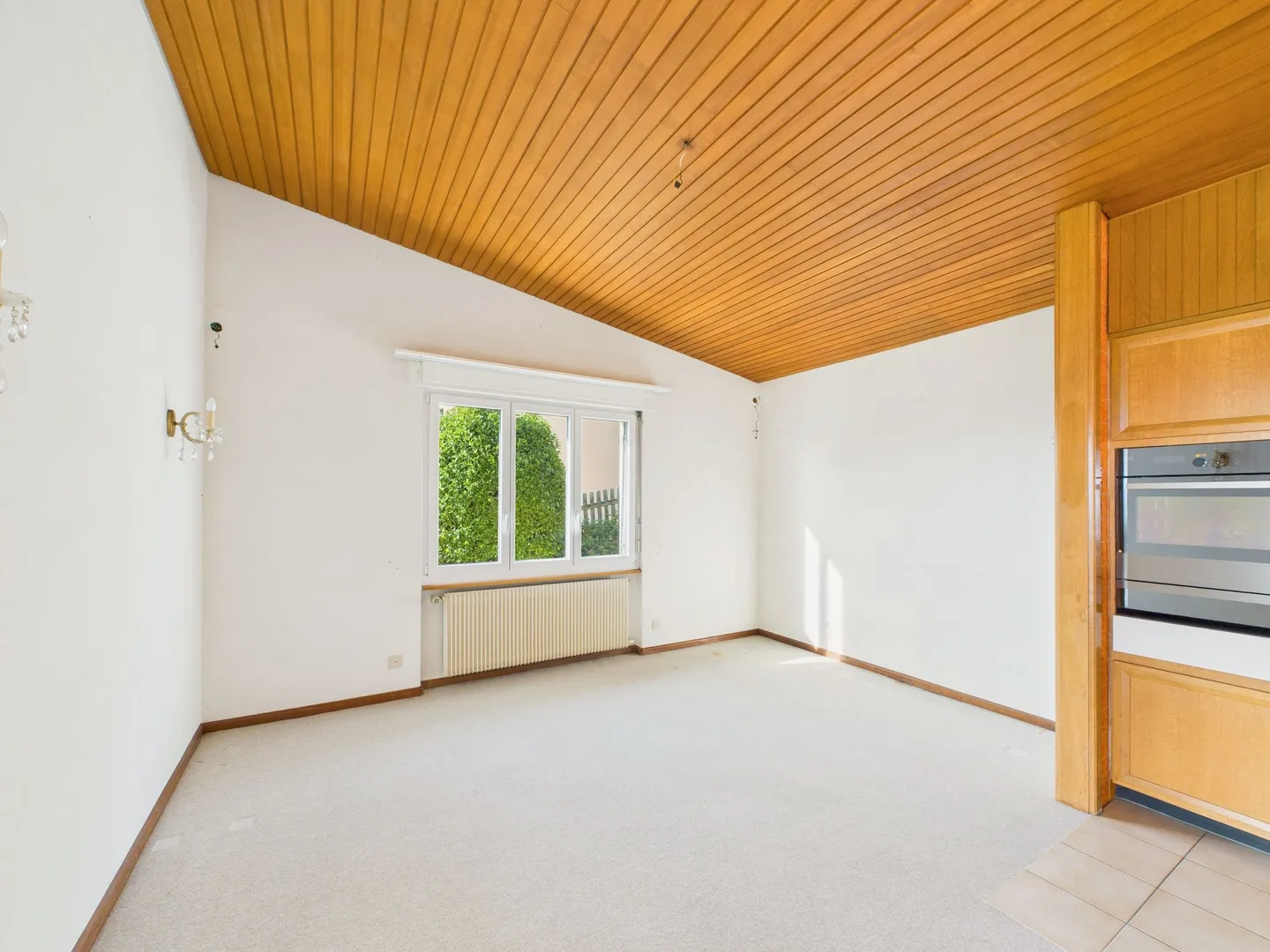 Villa con piscina interna e vista mozzafiato sul lago a Bevaix - Foto 6 di 13