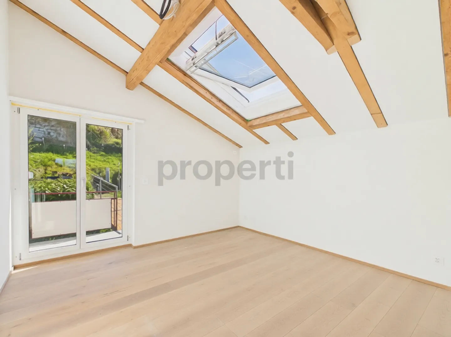 Modern 3.5-room attic apartment with garden seating area and lake view, Bäch SZ - Photo 10 of 13