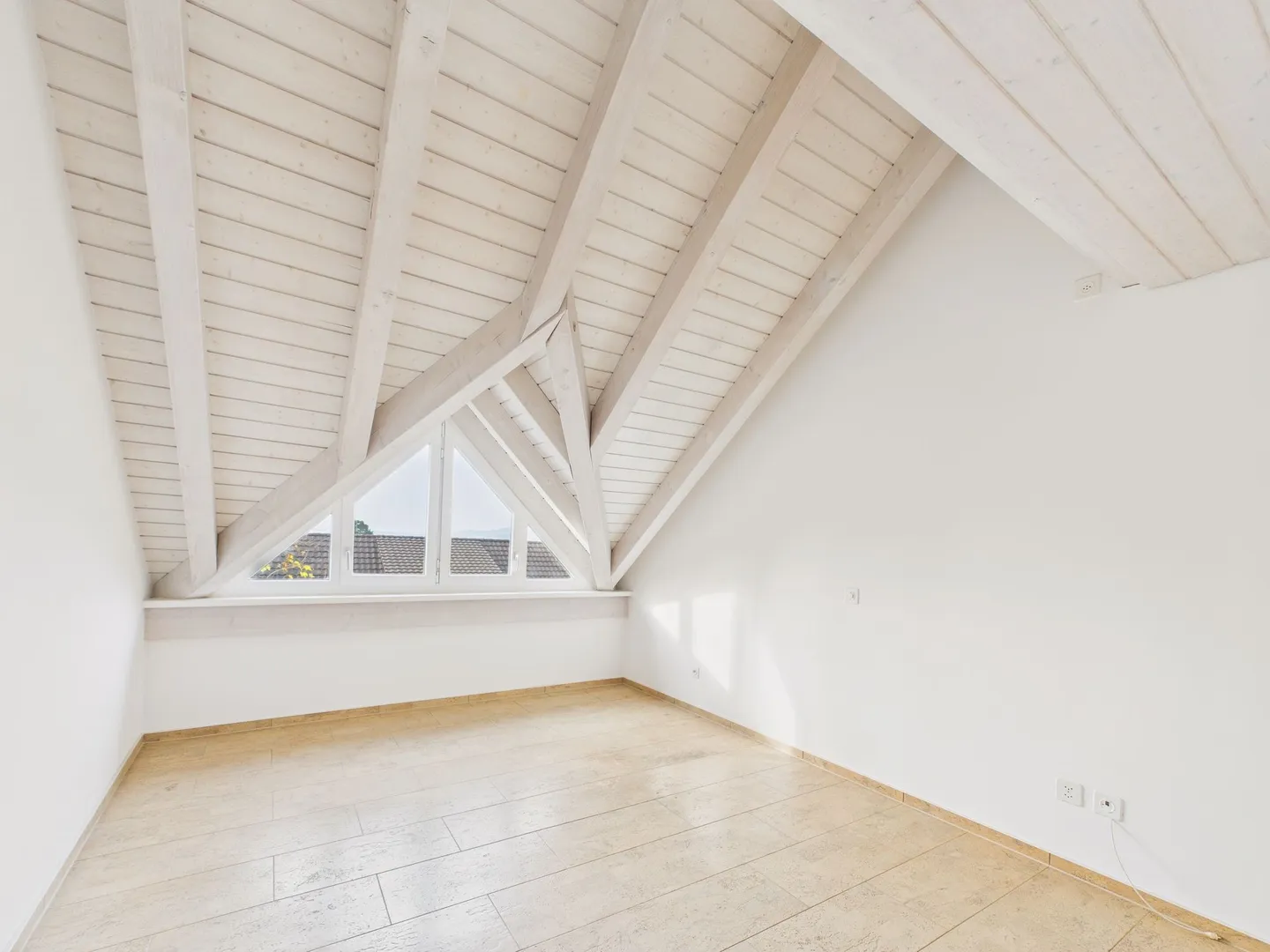 Modern 4.5-Zimmer-Dachwohnung mit Weitblick in Wigoltingen - Photo 9 of 12