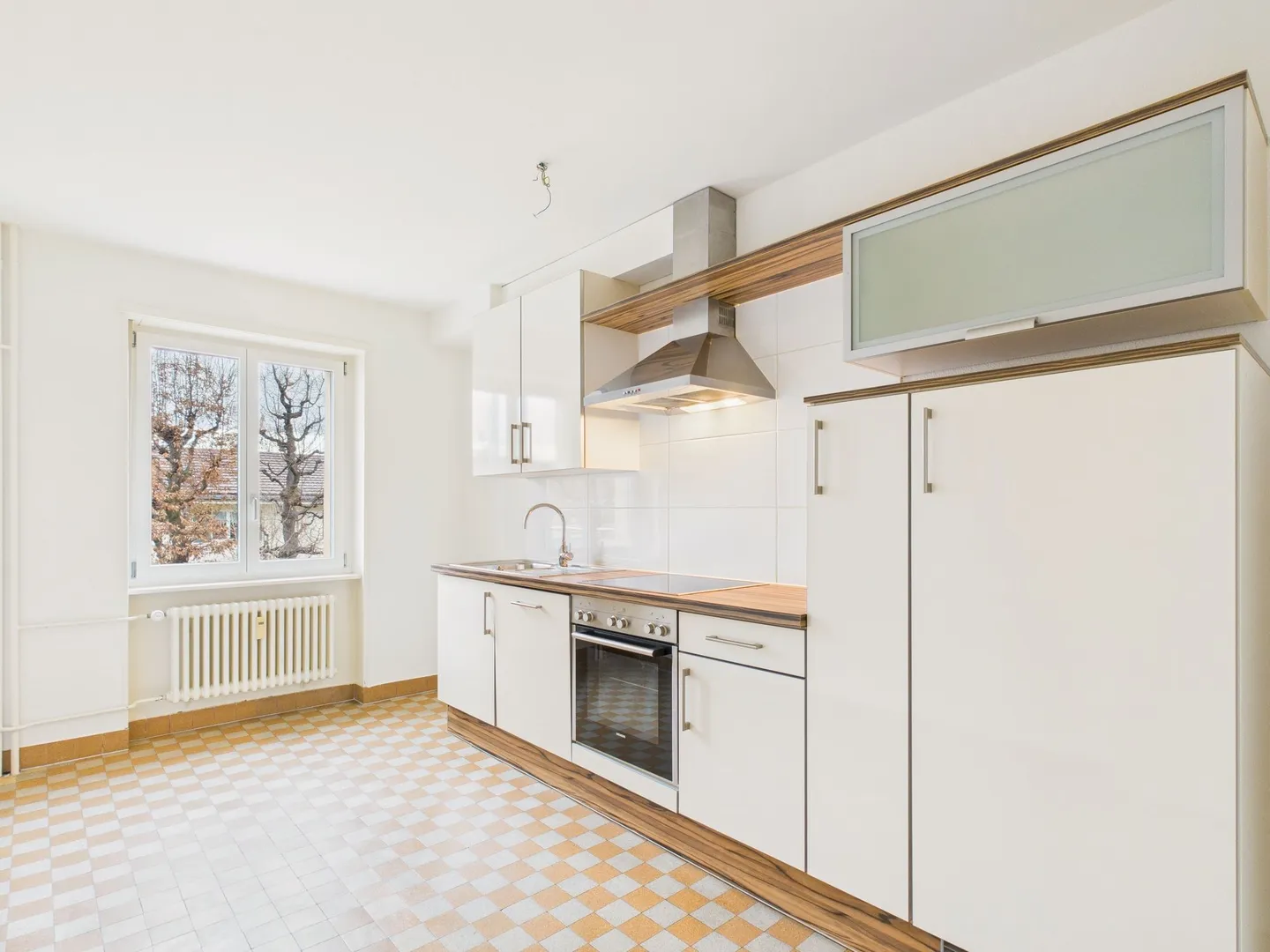 Charming 3.0-room apartment in the best location in Basel - Photo 2 of 9