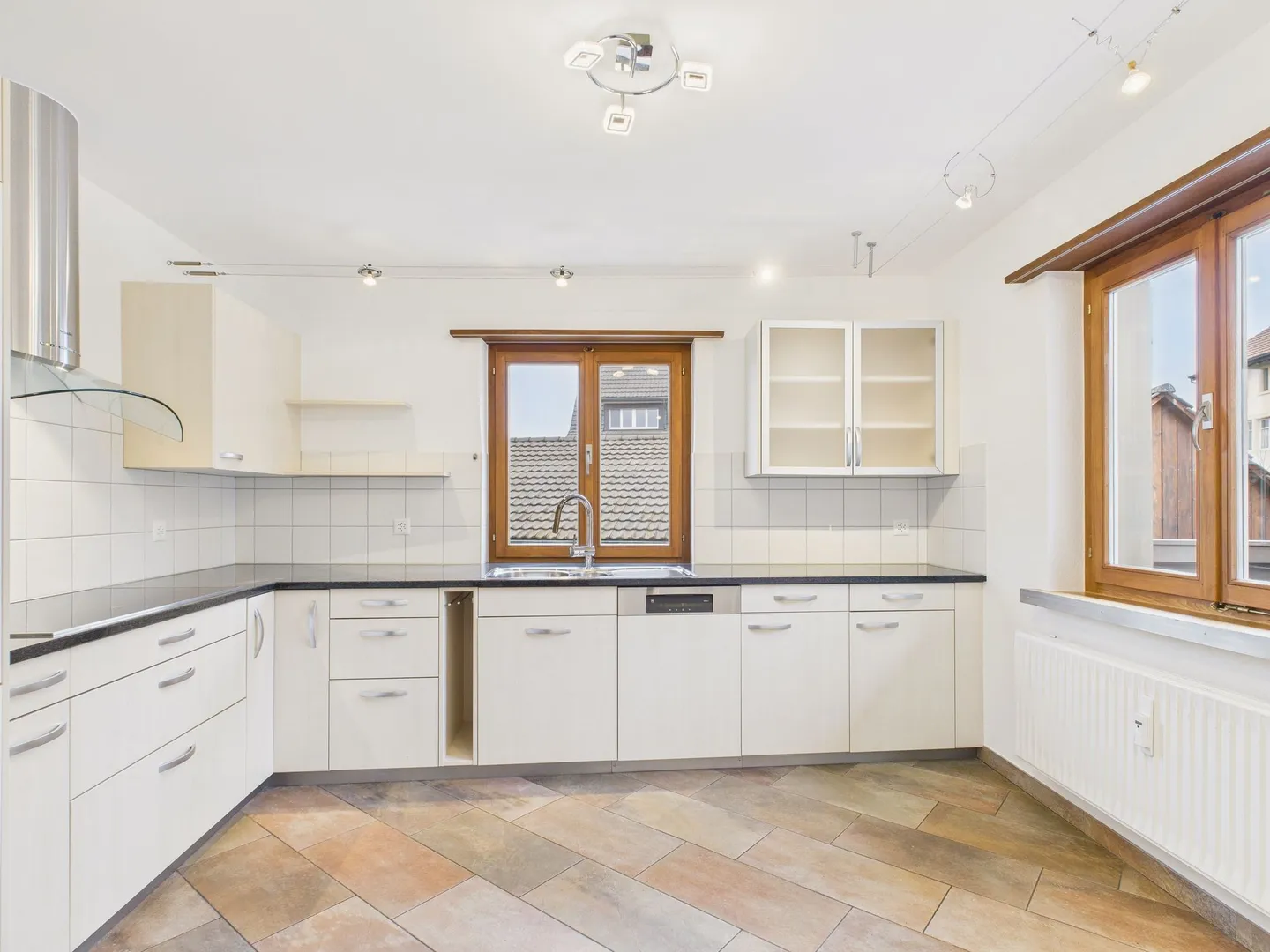 Neu renovierte 5-Zimmer Wohnung mit Balkon in Wenslingen - Foto 4 von 13